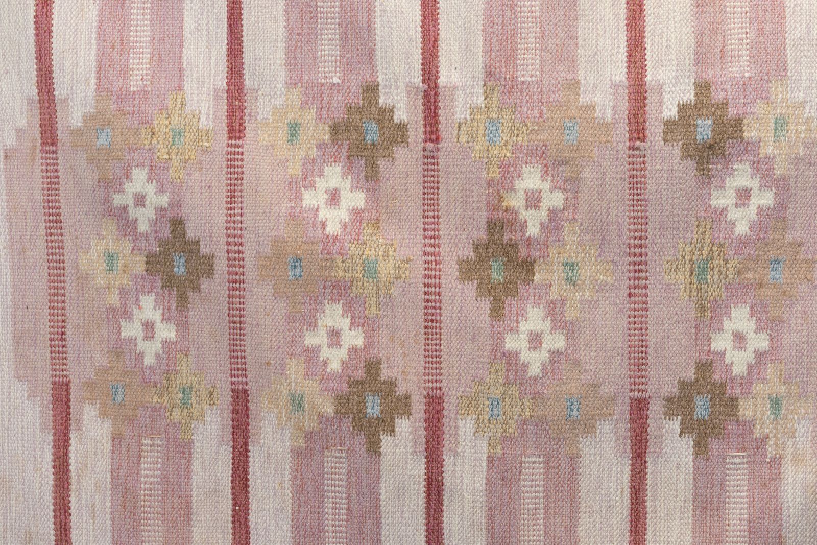 Swedish Kilim In Tones Of Red photo vinterior
