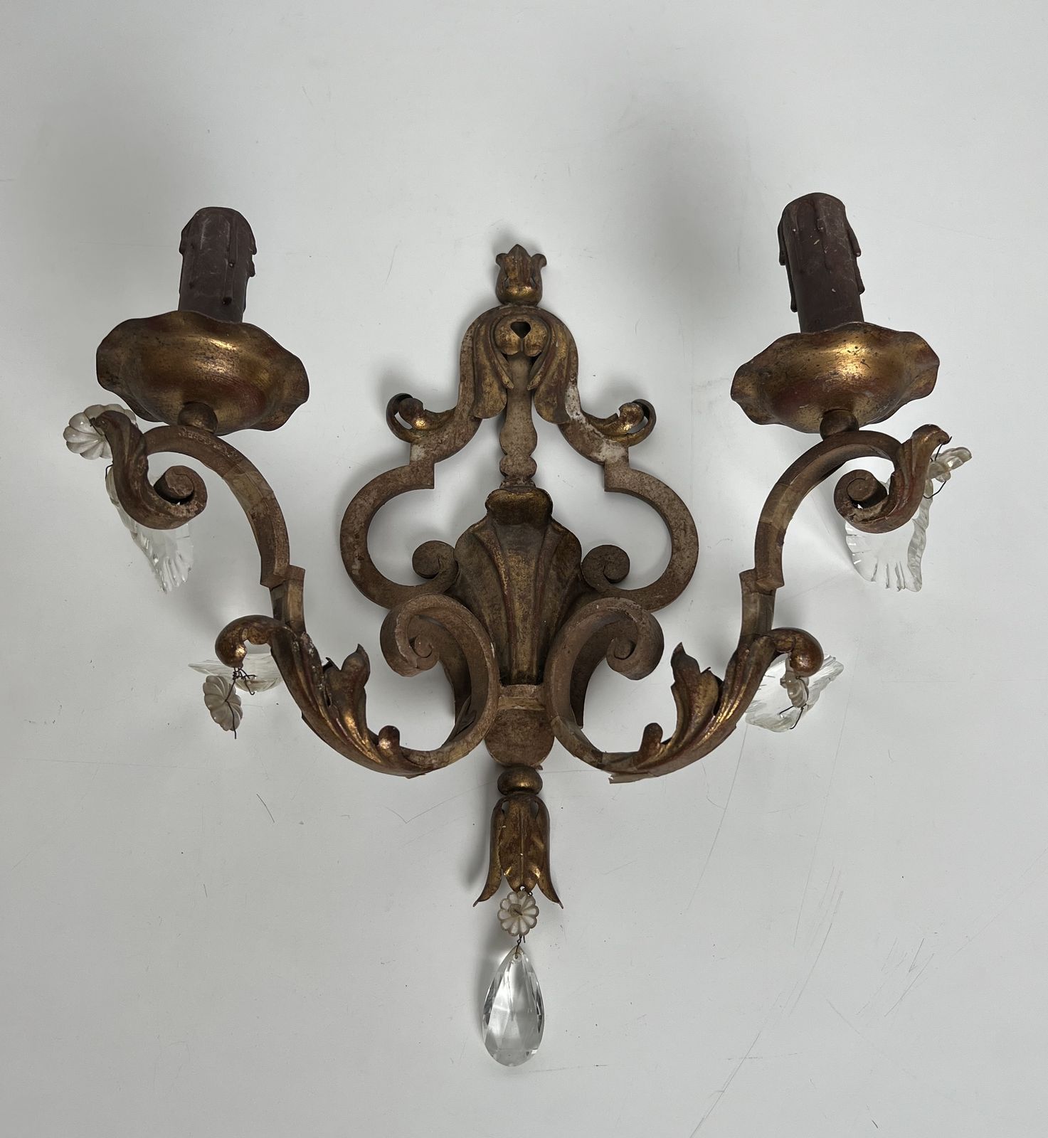 photo vinterior Pair Of Patinated Wrought Iron Wall Sconces With Gilded Acanthus Leaves And Crystals