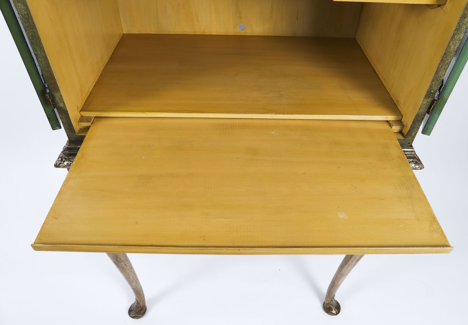 photo vinterior Antique Harrods Green Lacquered Cocktail Cabinet Mid 20th C