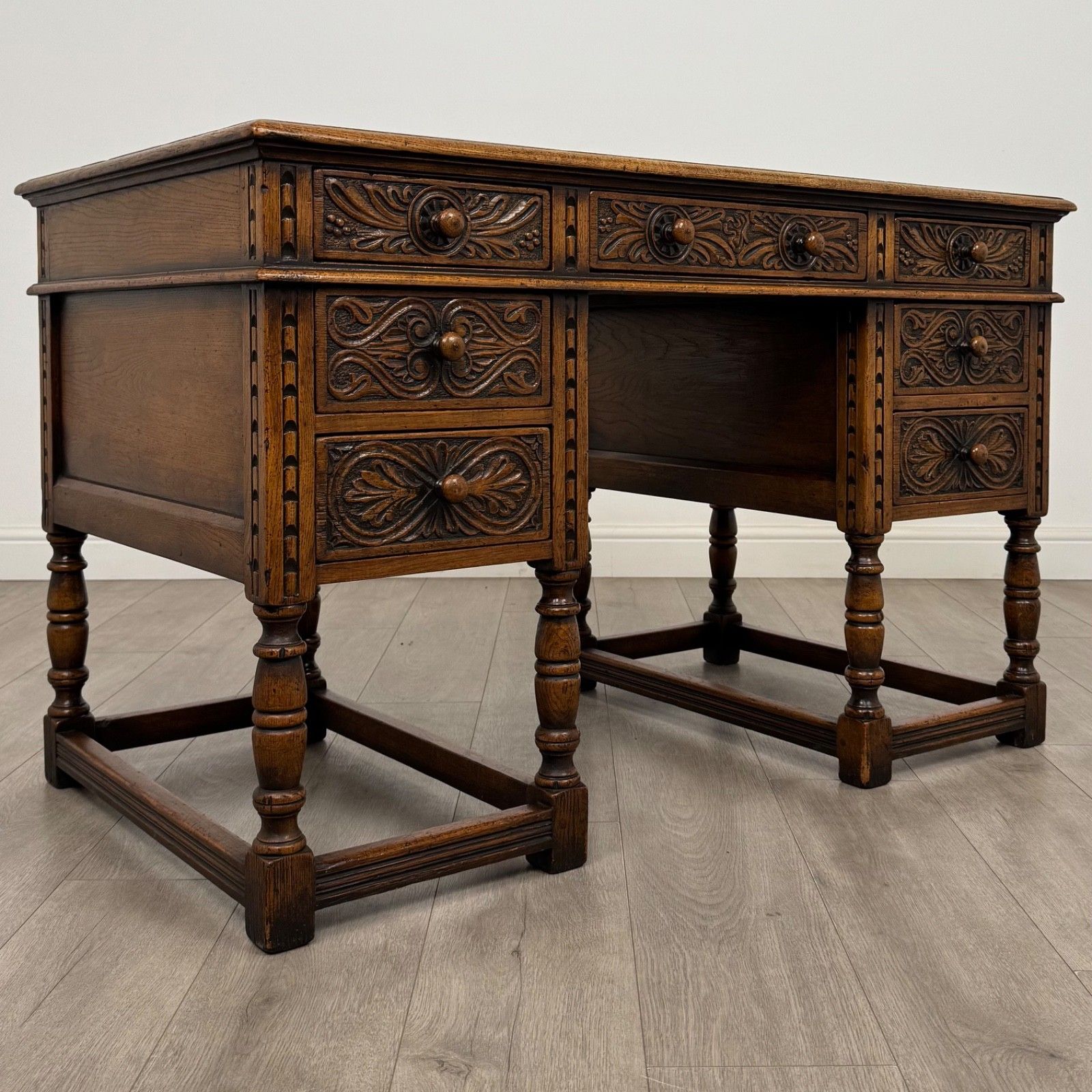 Antique 20th Century Fine Quality Jacobean Revival Desk In Oak photo vintage