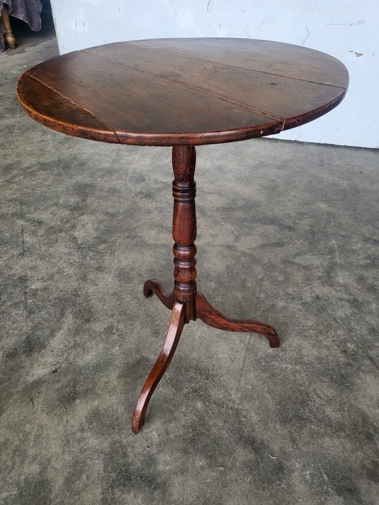 Antique Georgian Round Tripod Pod Side End Lamp Table