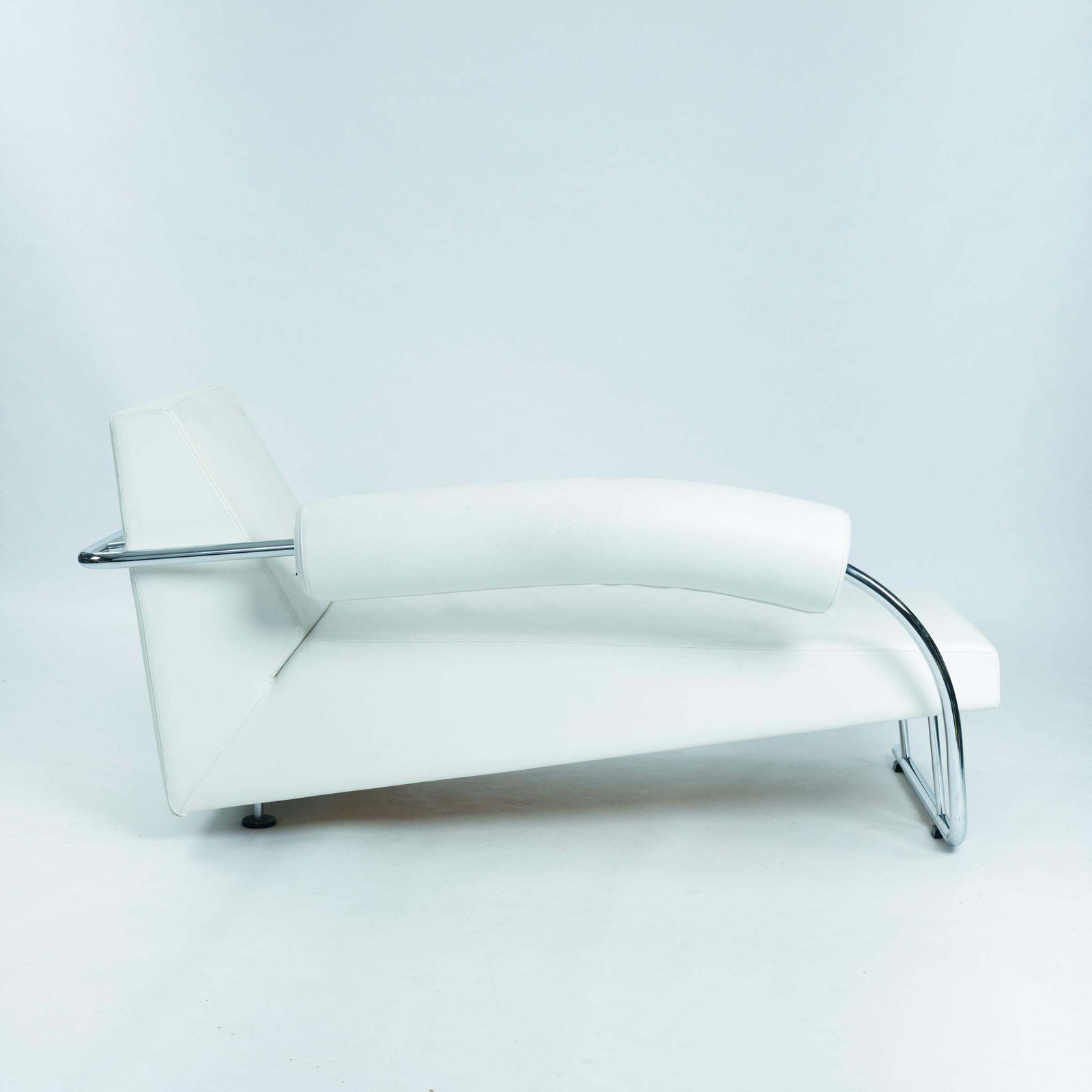 Rob Eckhardt Karel Doorman Chaise Longue White Leather Tubular Steel photo furniture
