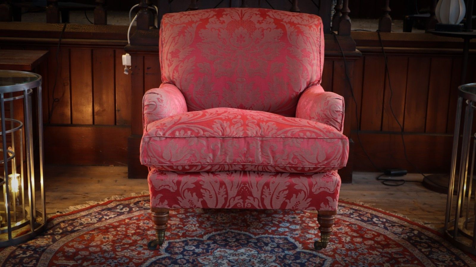 photo vintage Howard & Sons Bridgewater Armchair In Damask Fabric
