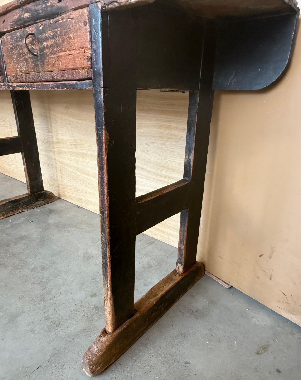 photo for sale Grande console en bois massif de noyer à six tiroirs