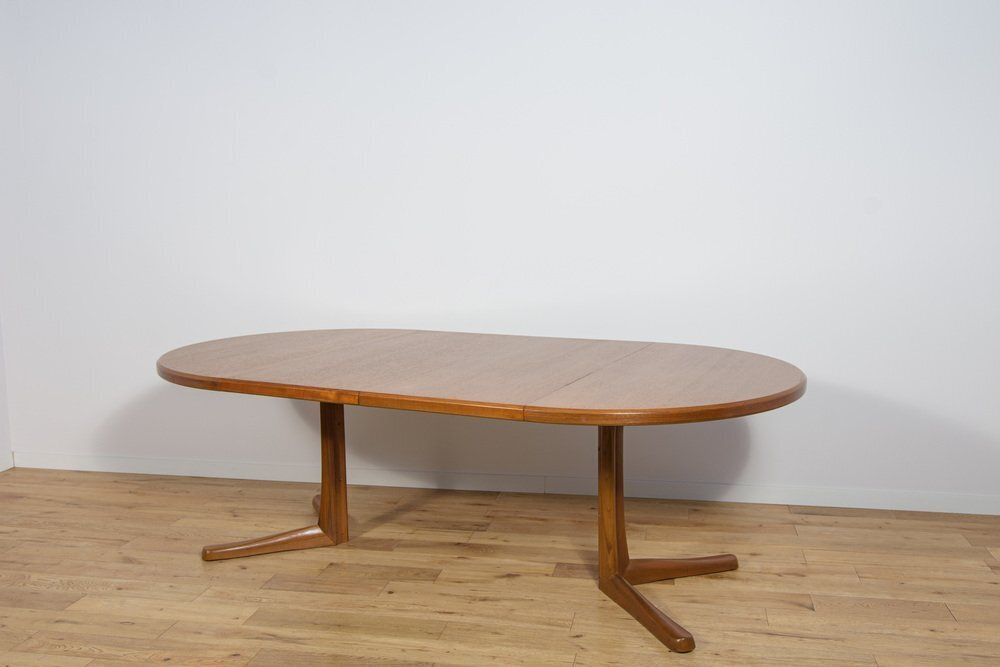 Mid Century Round Extendable Dining Table In Teak From McIntosh, United Knigdom, 1960s photo vintage