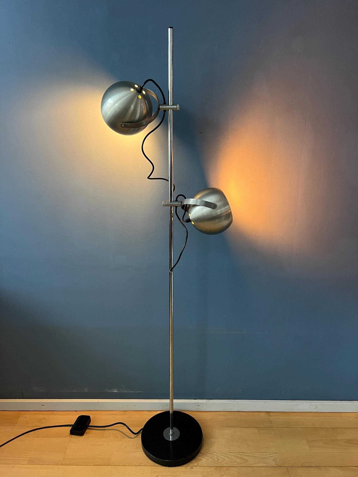 Zilveren Mid Century Vintage Herda Eyeball Vloerlamp. photo furniture