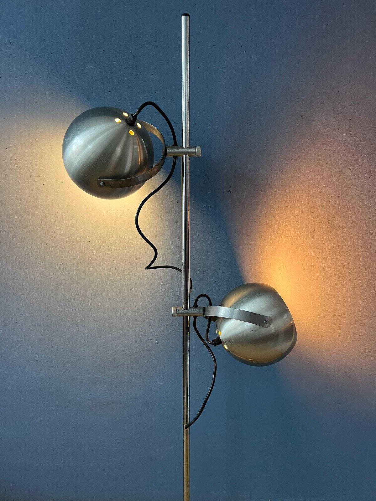 Zilveren Mid Century Vintage Herda Eyeball Vloerlamp. photo for sale