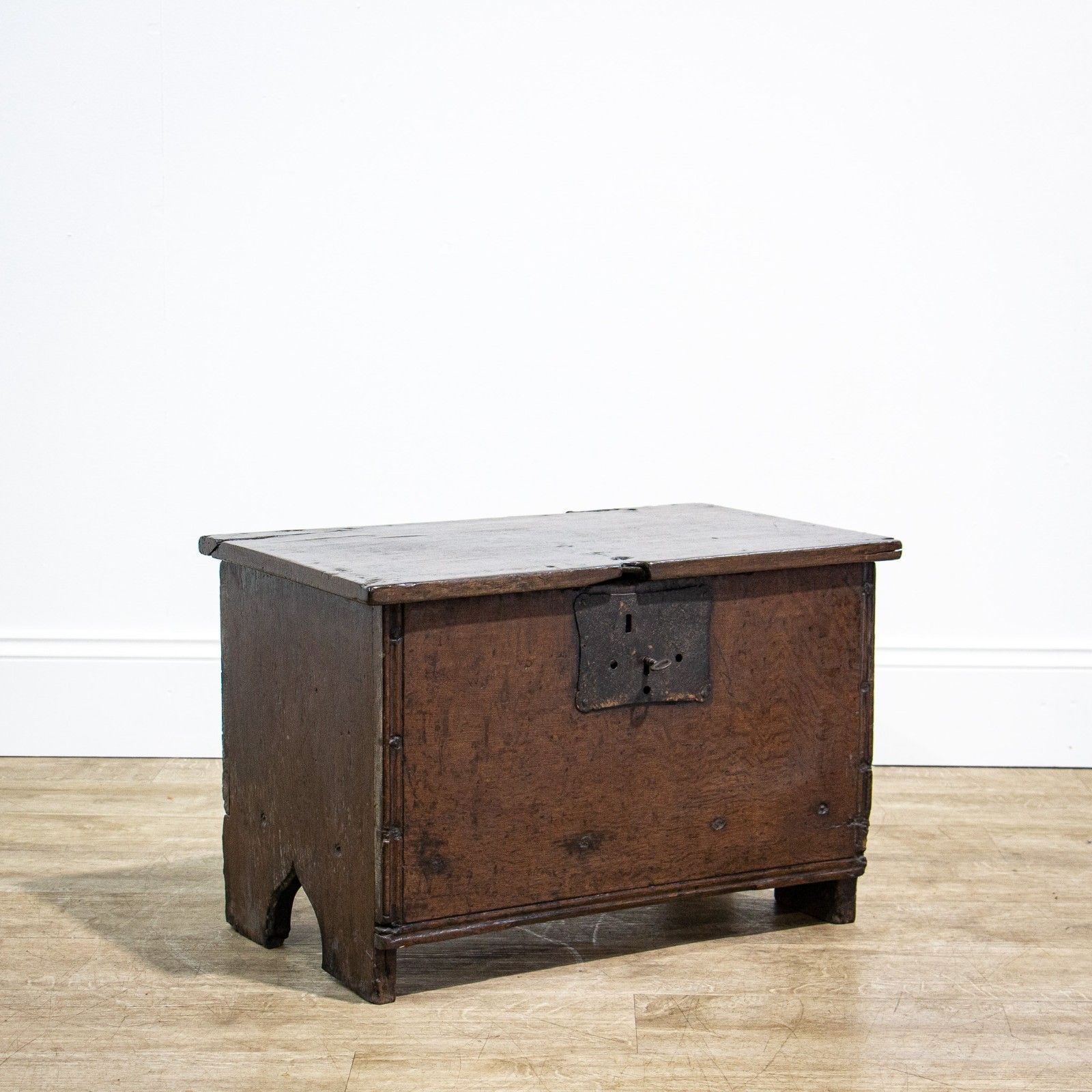 Elizabethan 16th Century Small Oak Church Coffer
