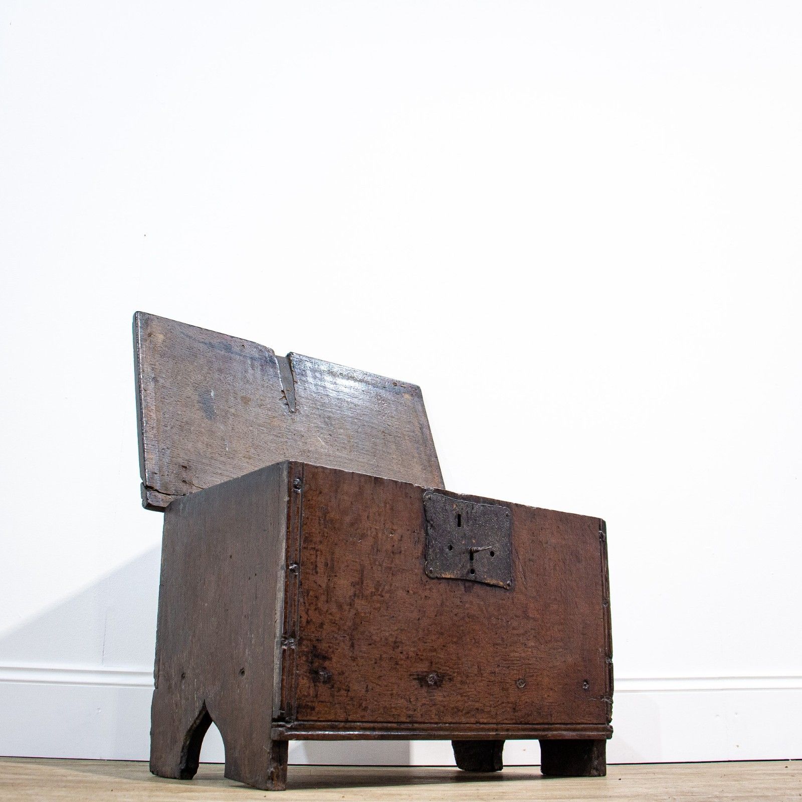 Elizabethan 16th Century Small Oak Church Coffer photo Furniture