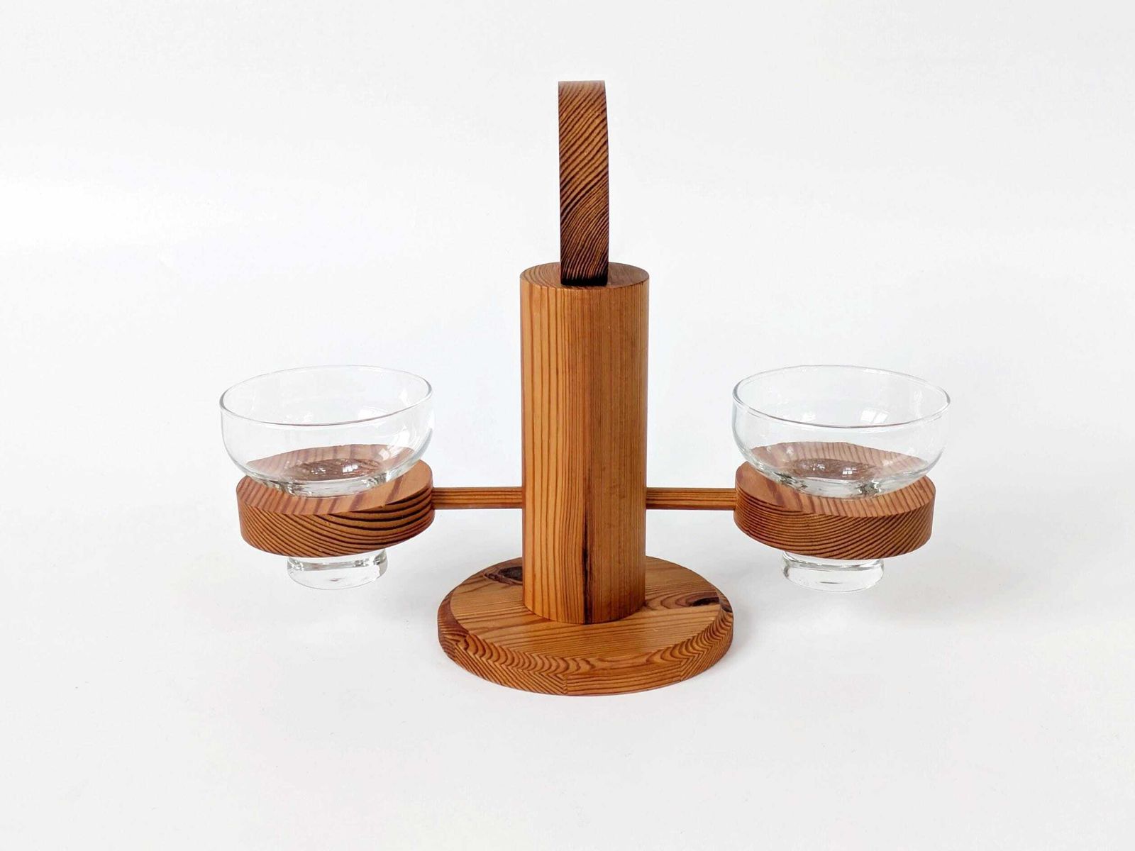 Mid Century Scandinavische Kandelaar Van Grenenhout Met Glazen Schalen, Sculpturaal Nordisch Houten Middenstuk