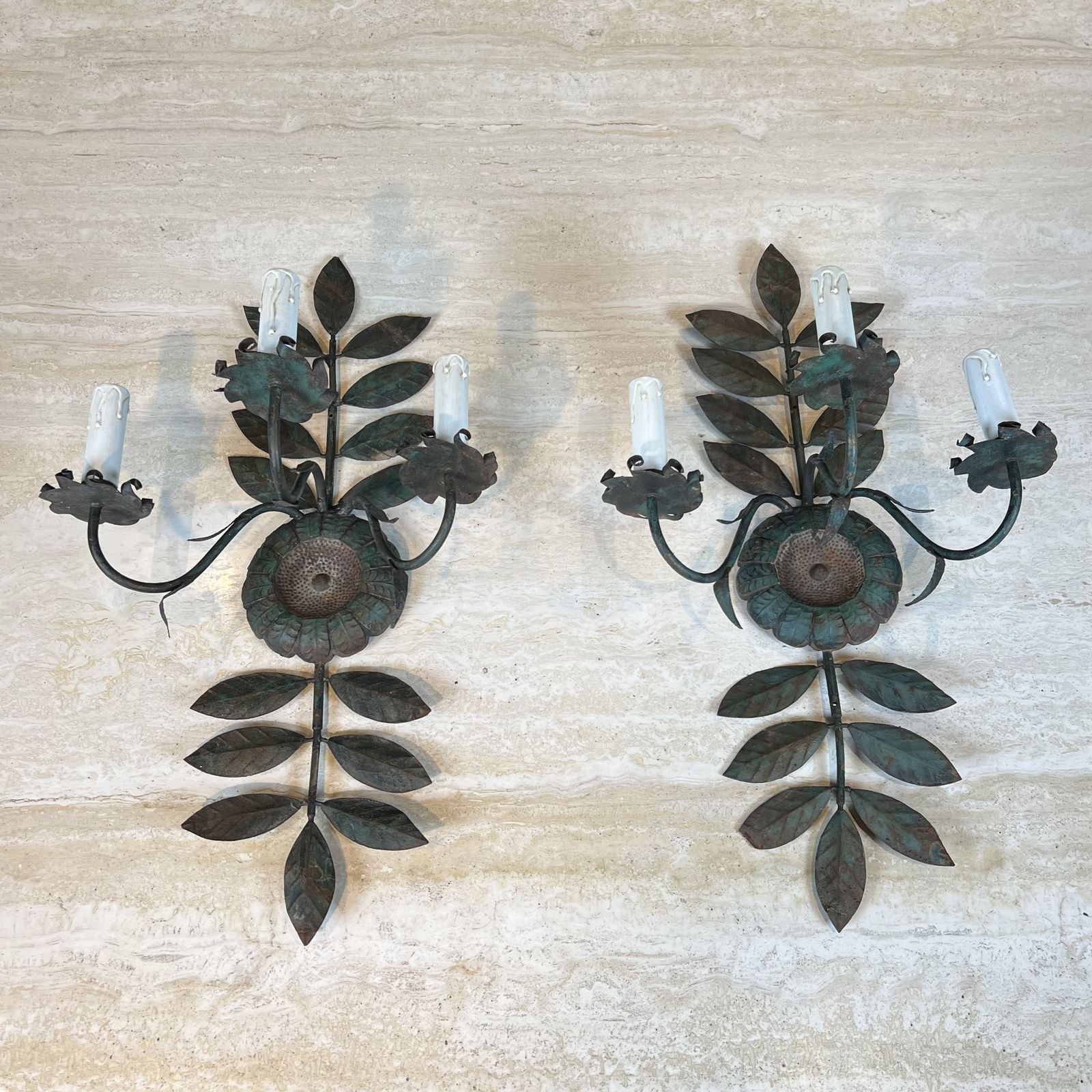 1450.0 Pair Of Decorative Wall Sconces With Sunflowers And Foliage In Patinated Metal photo