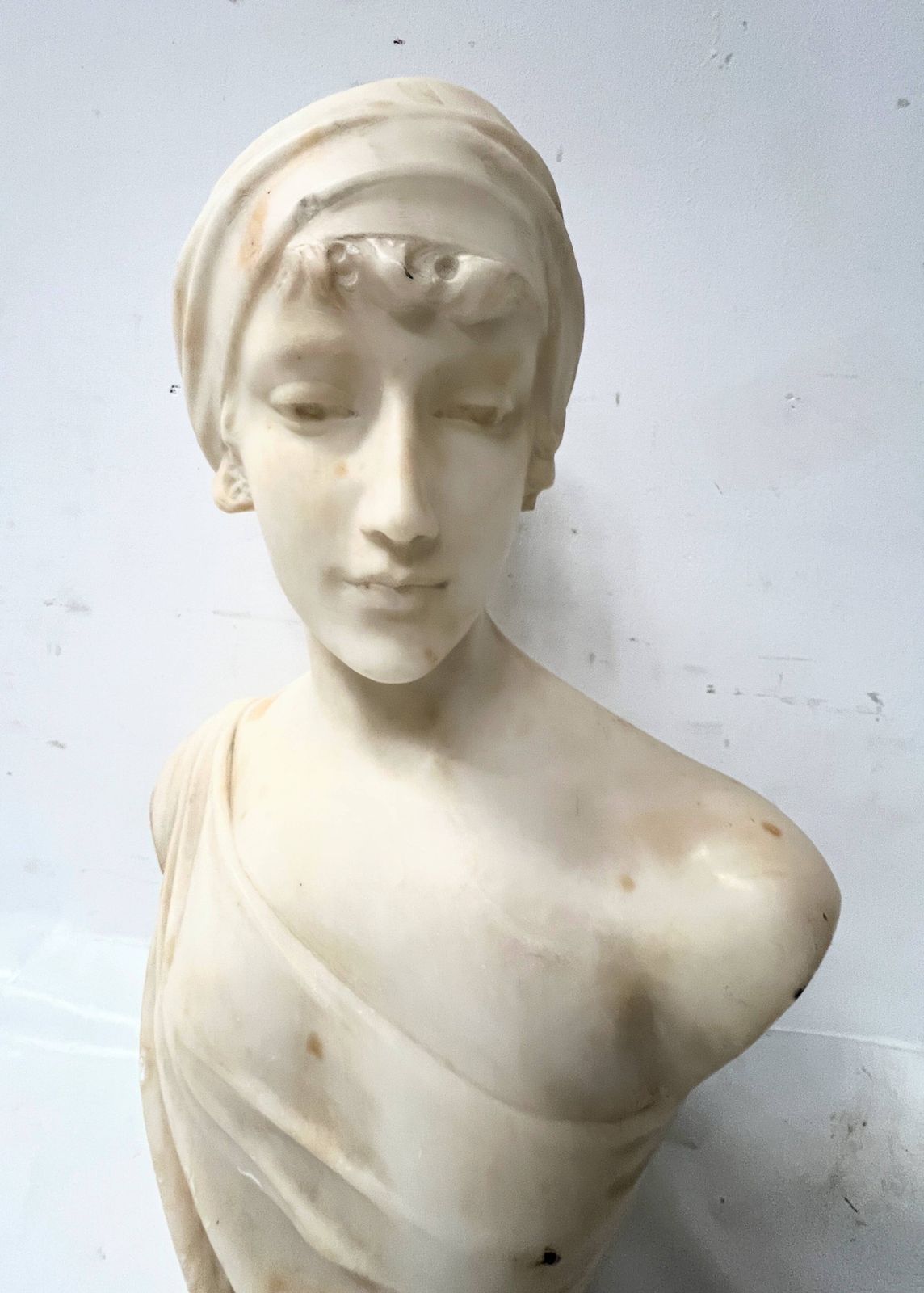 Marble Group Sculpted With A Bust Of A Young Woman, 20th Century photo Art