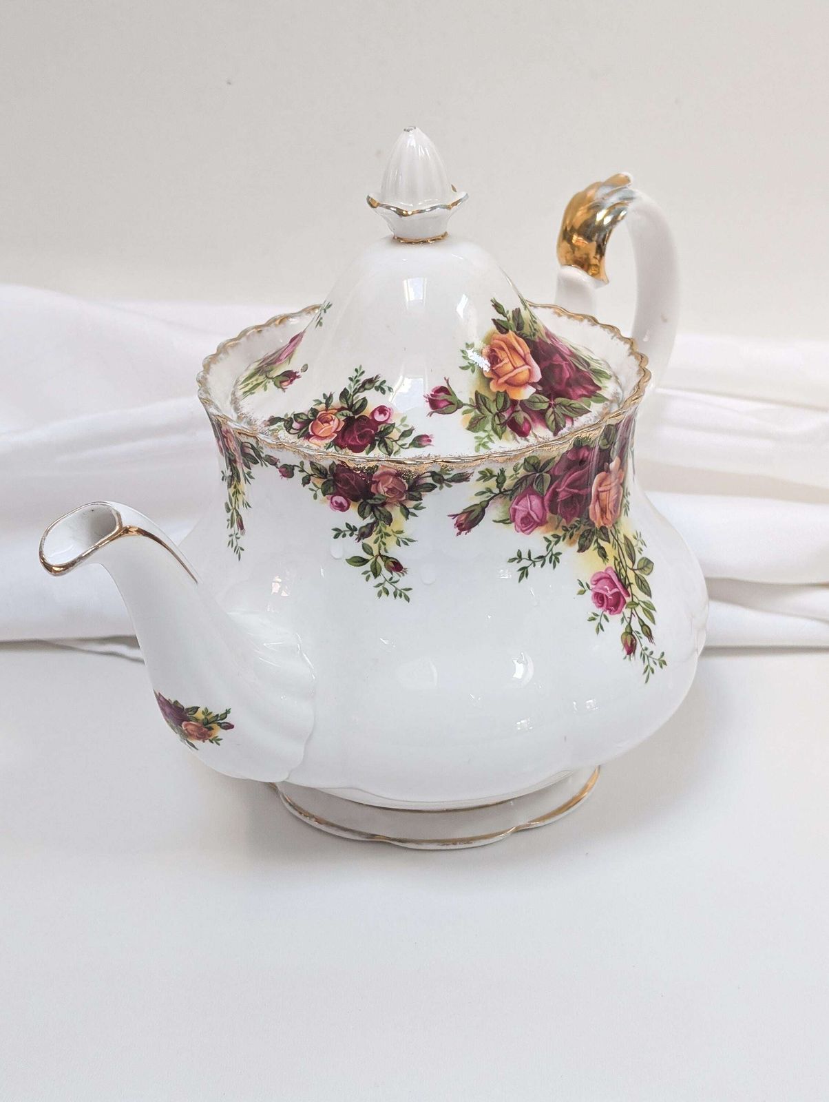 Royal Albert Old Country Roses Large Teapot First Edition 1960s | Old Country Roses | Made In England. photo 65.0