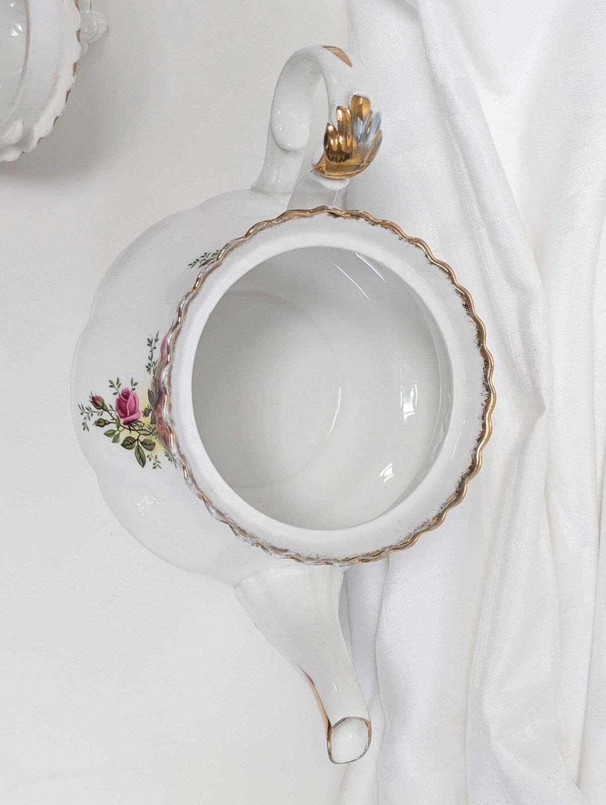 photo vinterior Royal Albert Old Country Roses Large Teapot First Edition 1960s | Old Country Roses | Made In England.