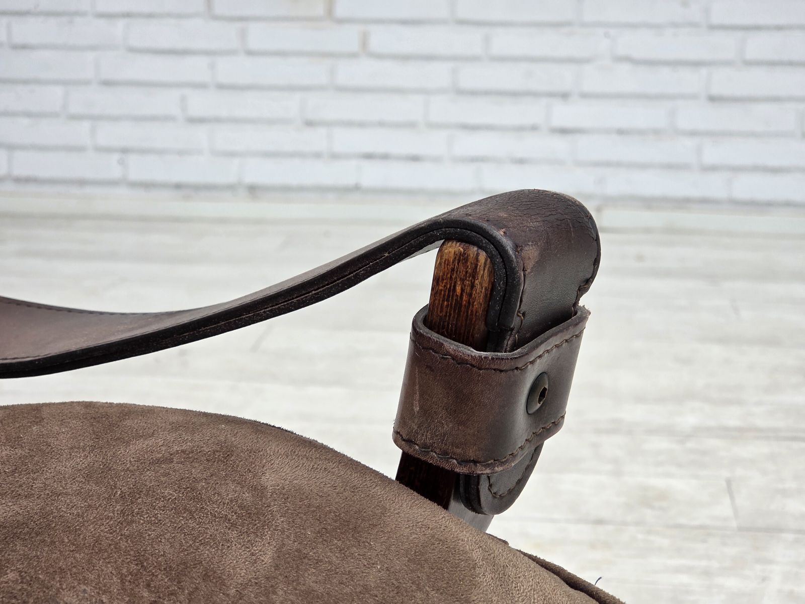 Jaren 1970, Scandinavische Loungestoel, Nubuckleer, Canvas, Beukenhout. photo furniture