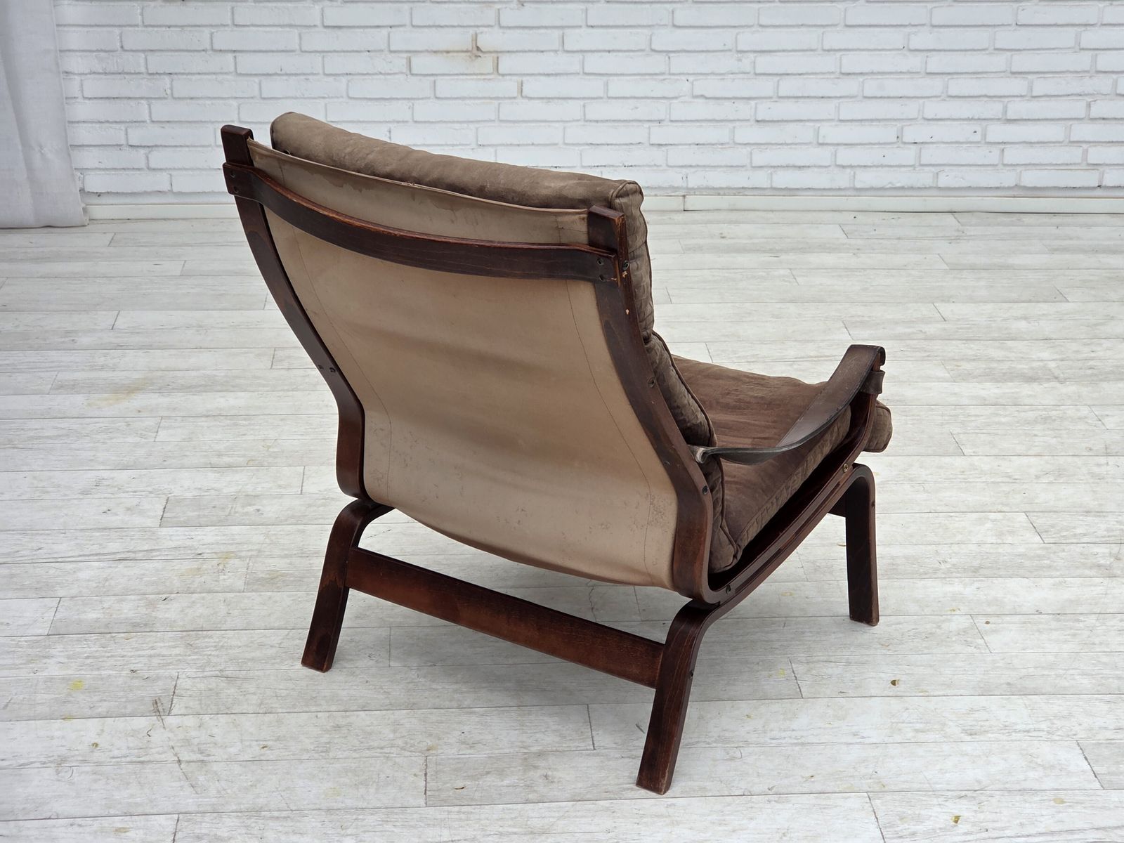 photo furniture 1970s, Scandinavian Lounge Chair, Nubuck Leather, Canvas, Beech Wood.