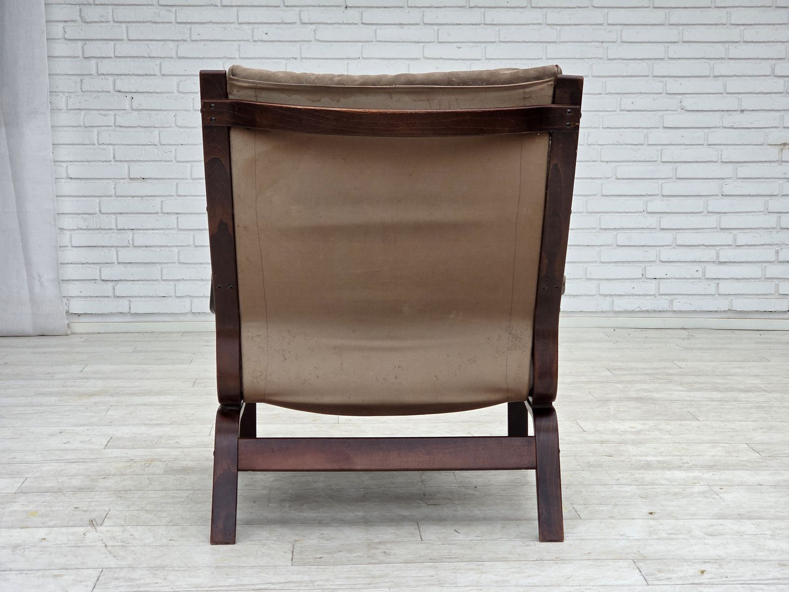 photo for sale Jaren 1970, Scandinavische Loungestoel, Nubuckleer, Canvas, Beukenhout.
