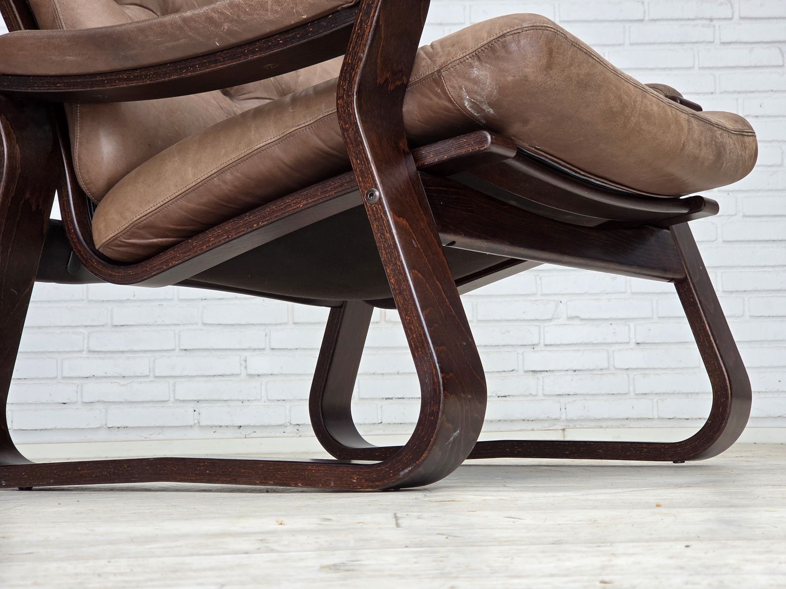 photo for sale 1970s, Danish Design By Georg Thams, Lounge Chair, Furniture Leather.