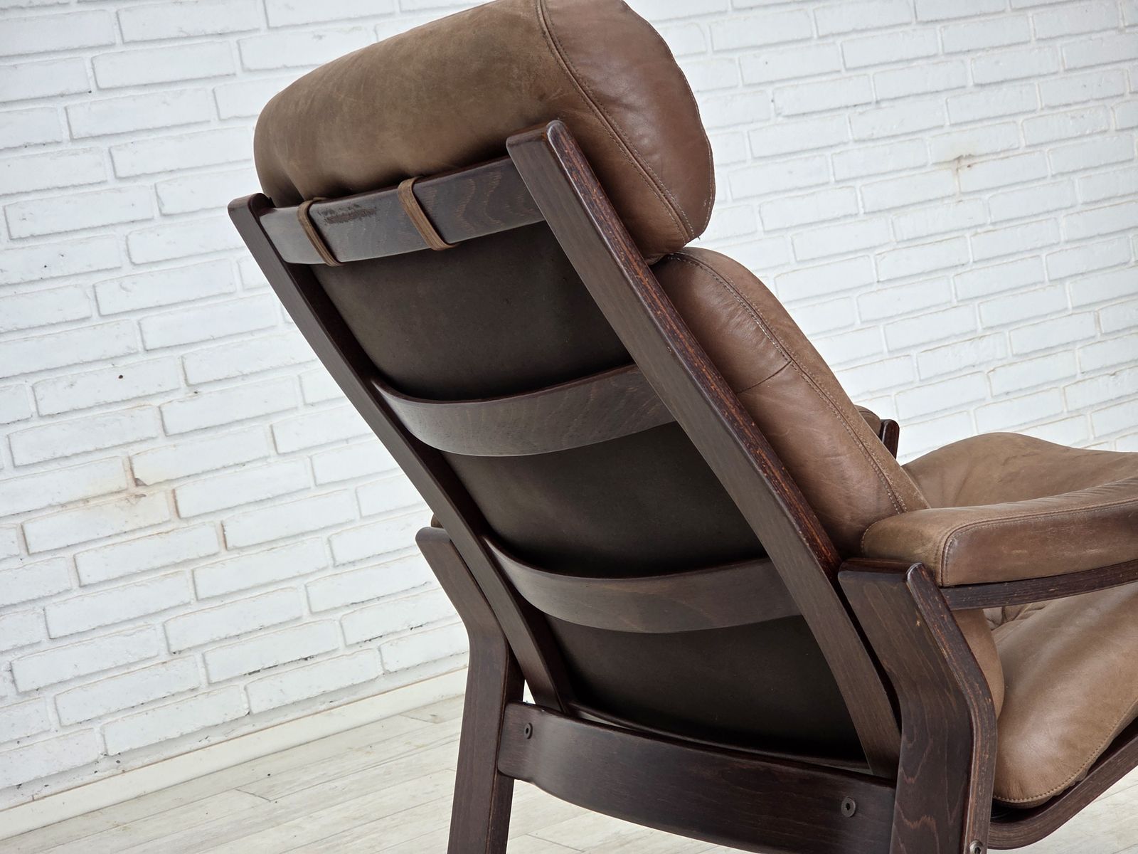photo vintage 1970s, Danish Design By Georg Thams, Lounge Chair, Furniture Leather.