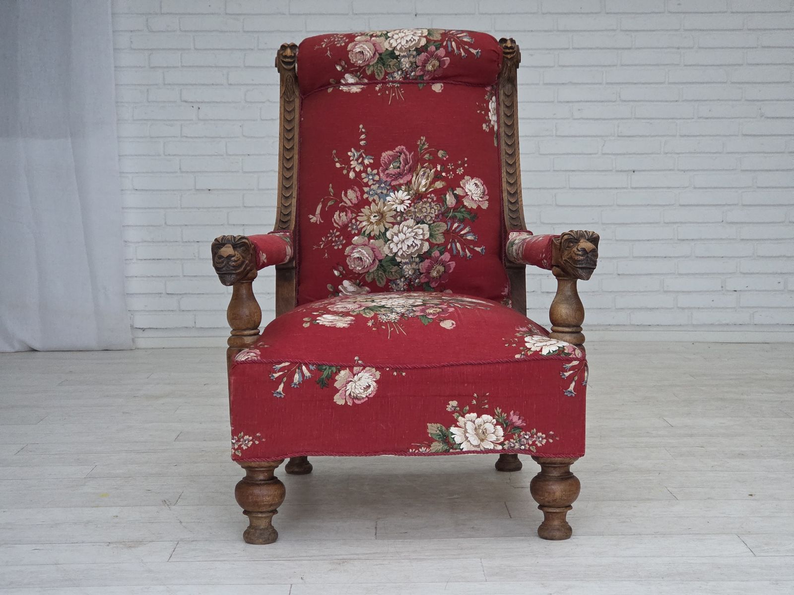 photo furniture 1920 30s, Danish Armchair, Furniture Cotton Fabric, Hand Carved Oak Wood.