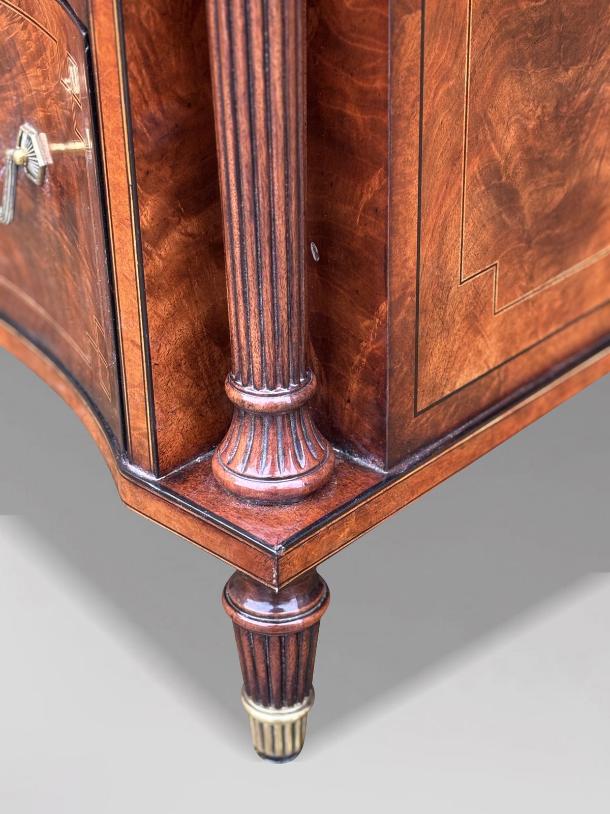 1980's Quality Walnut Inlaid Commode By Brights Of Nettlebed photo vinterior