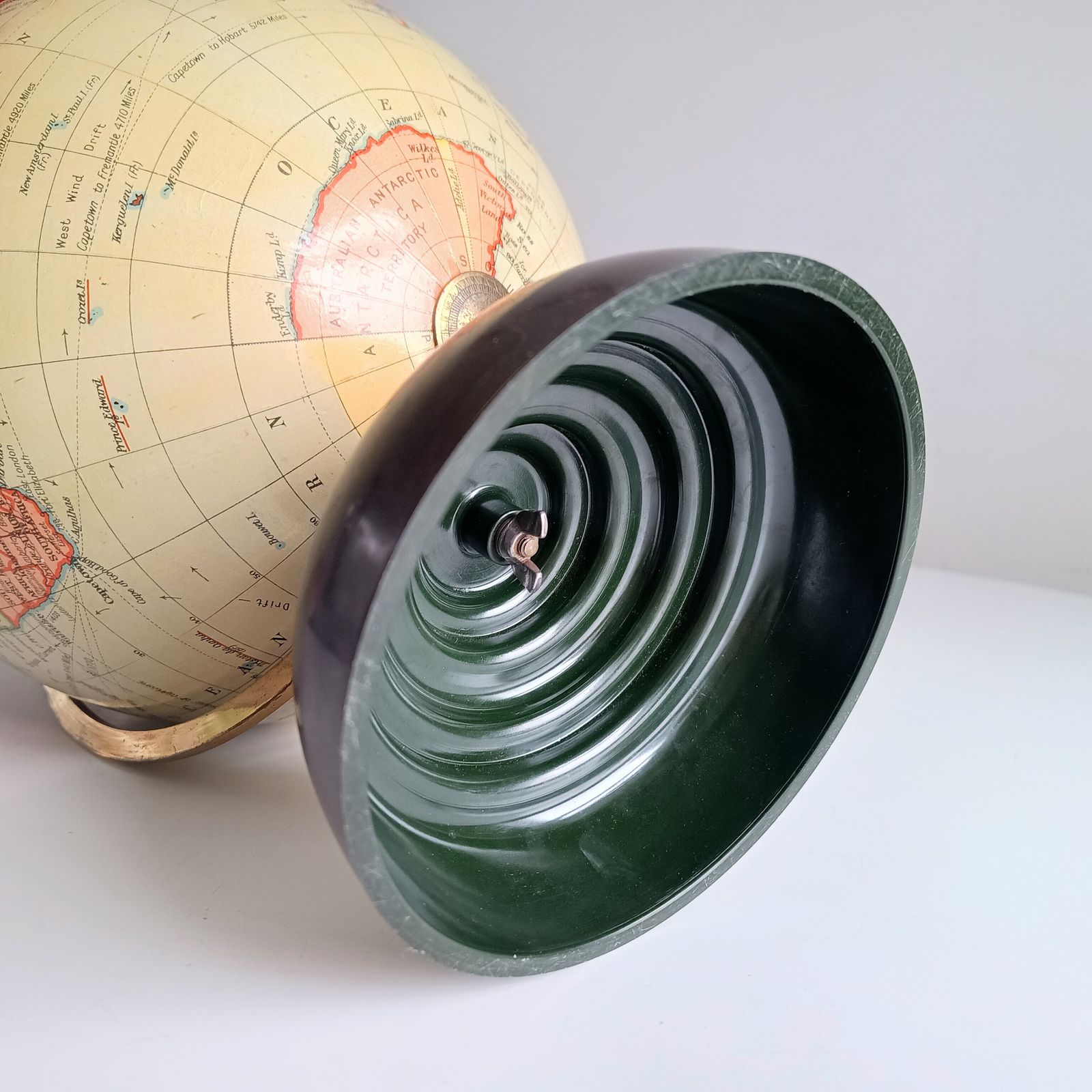 Art Deco Geographia 1947 10 Inch Globe: Final Year Of British Raj, Bakelite Jelly Mold Base, Steamer Routes photo vinterior
