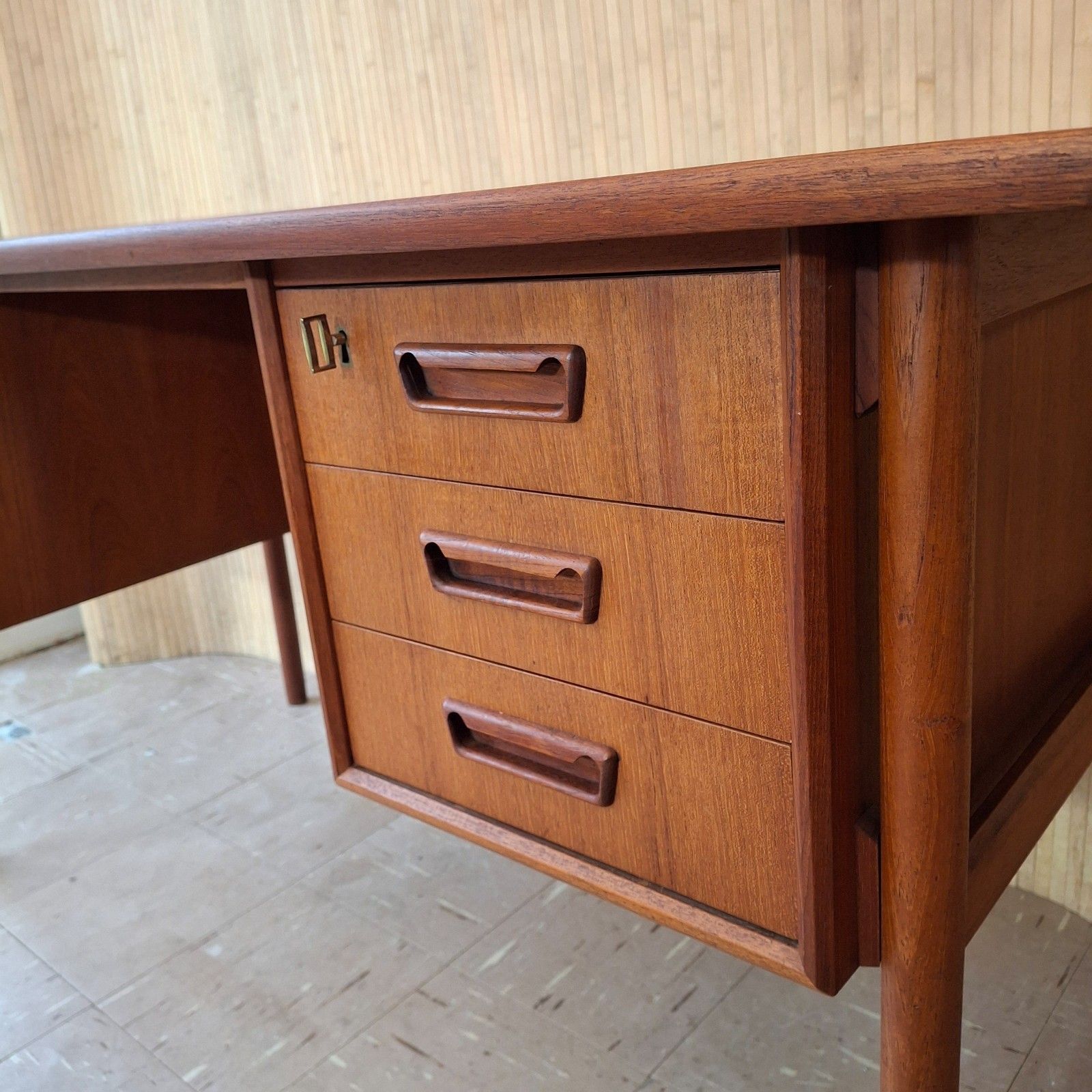 Fab 60s Mid Century Modern Danish Gunner Nielsen Tibergaard Teak Desk W/ 2 Keys photo 1100.0