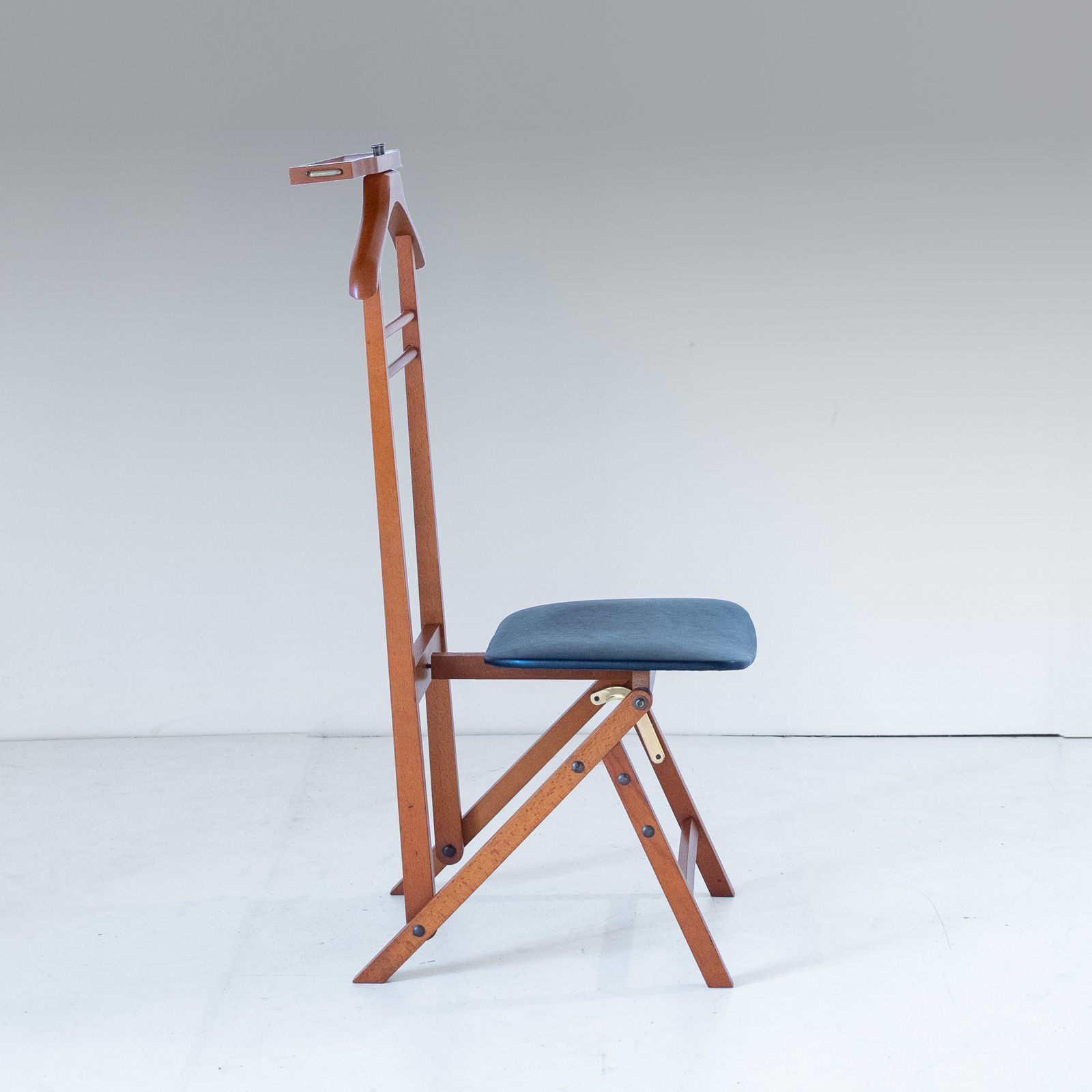 Vintage "Dressboy": Italian Mid Century Valet Stand Chair By Reguitti photo for sale