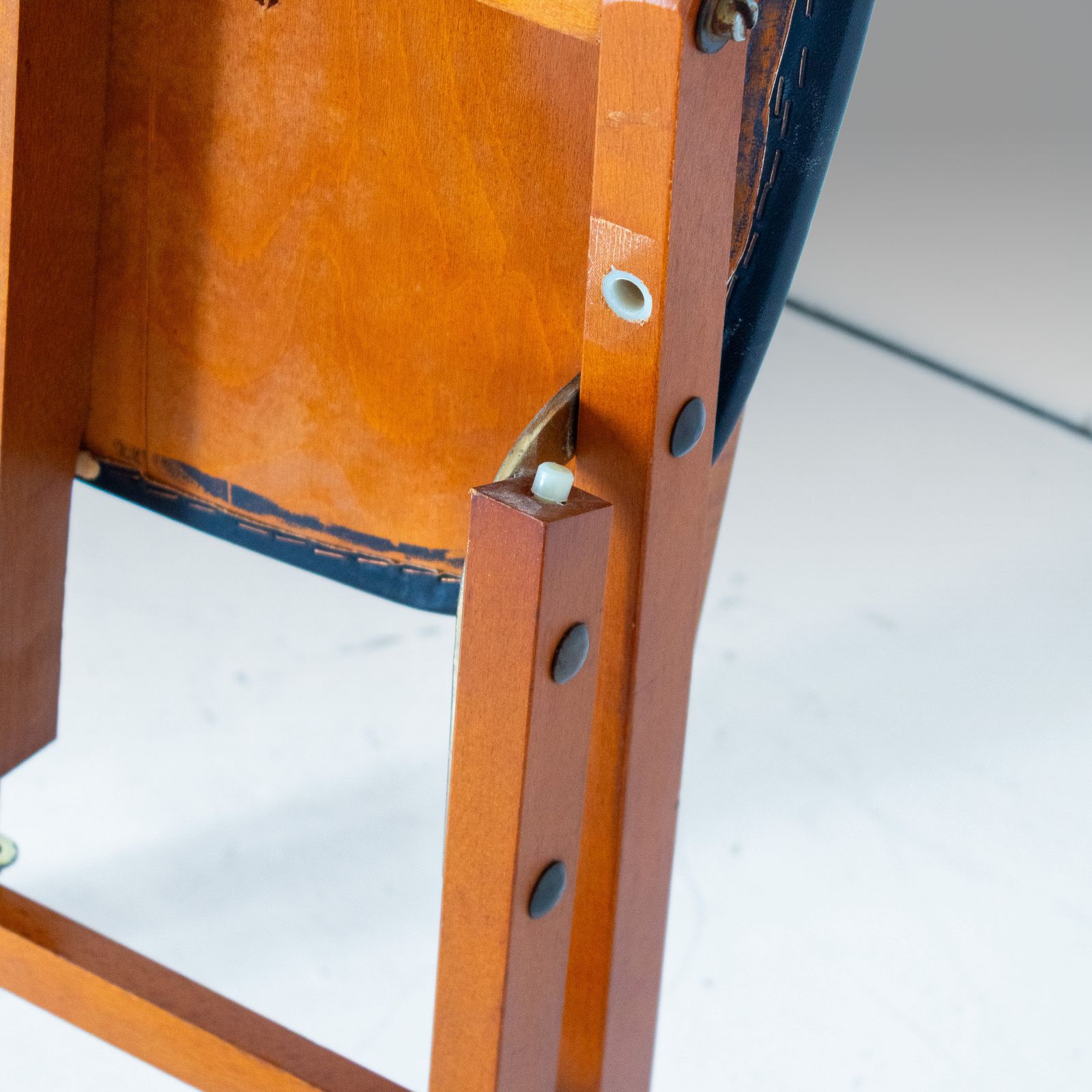 photo vintage Vintage "Dressboy": Italian Mid Century Valet Stand Chair By Reguitti