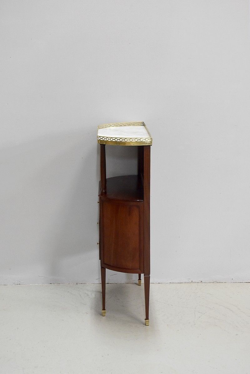 Small Piece Of Furniture Between Half Moon , 18th photo vinterior