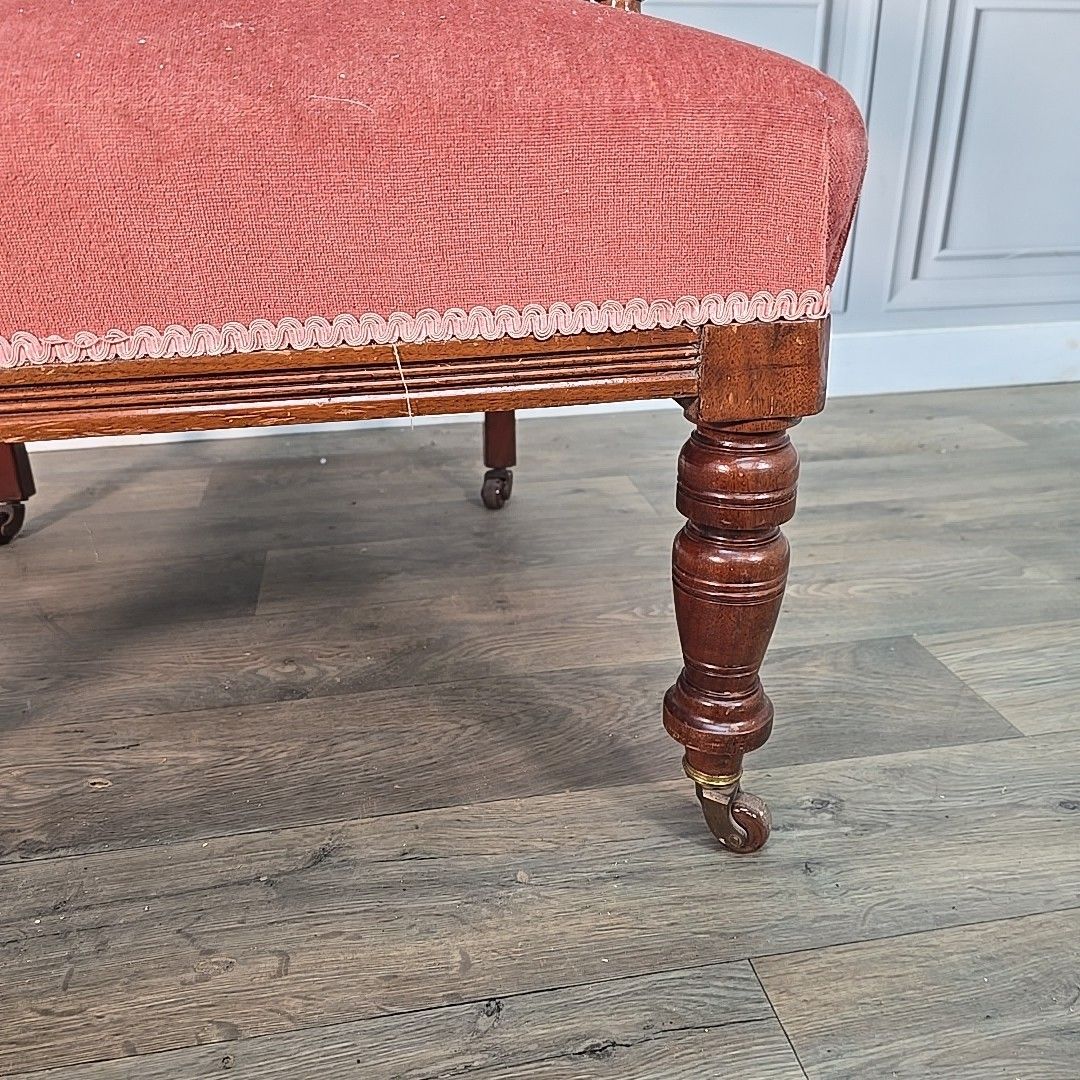 photo vintage Antique Upholstered Armchair – Carved Mahogany Frame – Velvet Chair Edwardian
