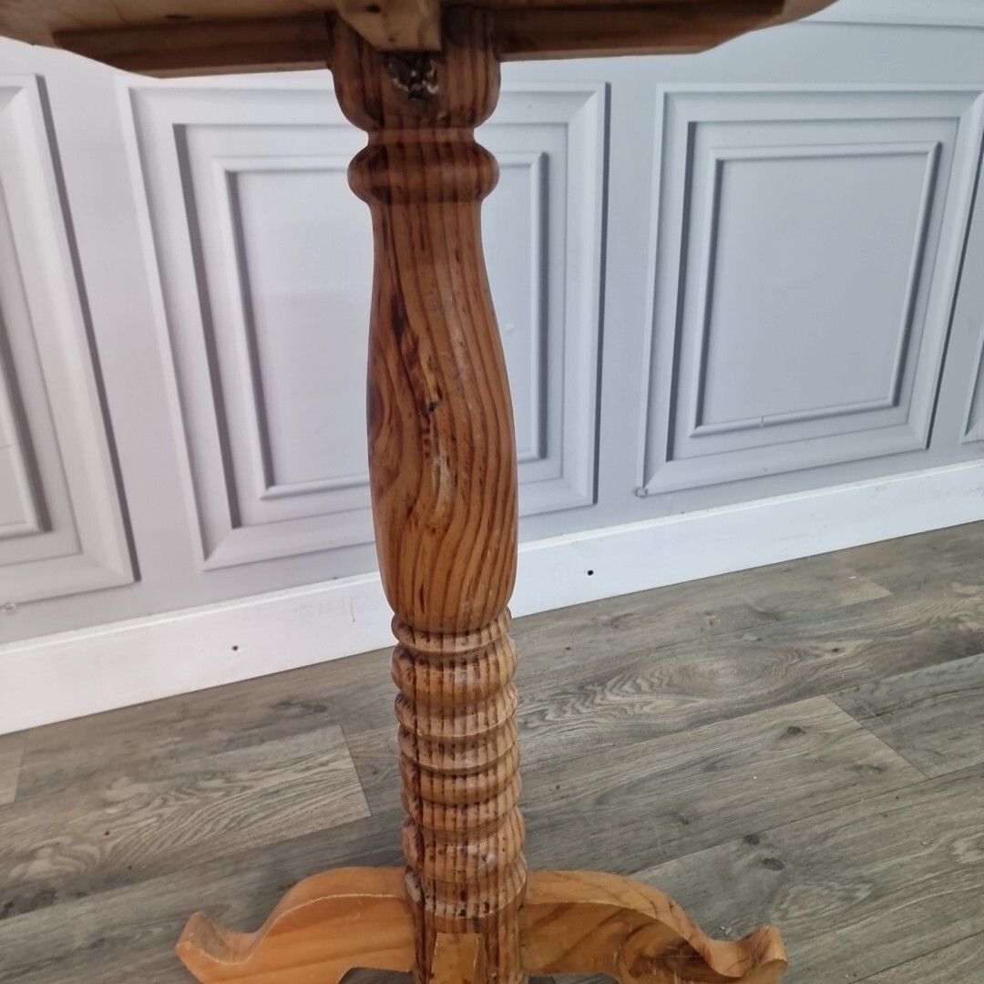Vintage Side Wine Table Solid Wooden Round Rustic Ring Twist Pedestal Occasional photo vintage
