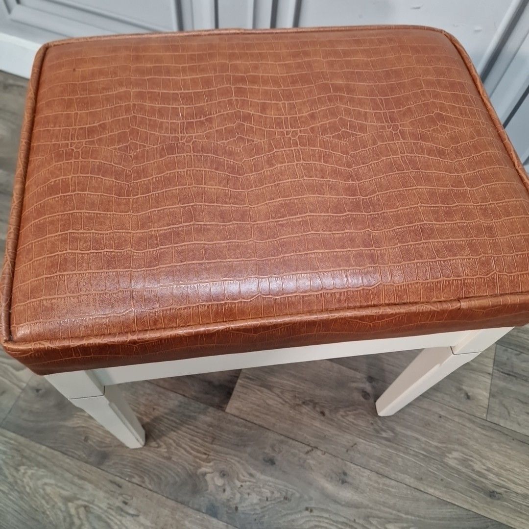 Retro Vintage Stool Tan Croc Effect Faux Leather – Wooden Frame – Mid Century photo for sale