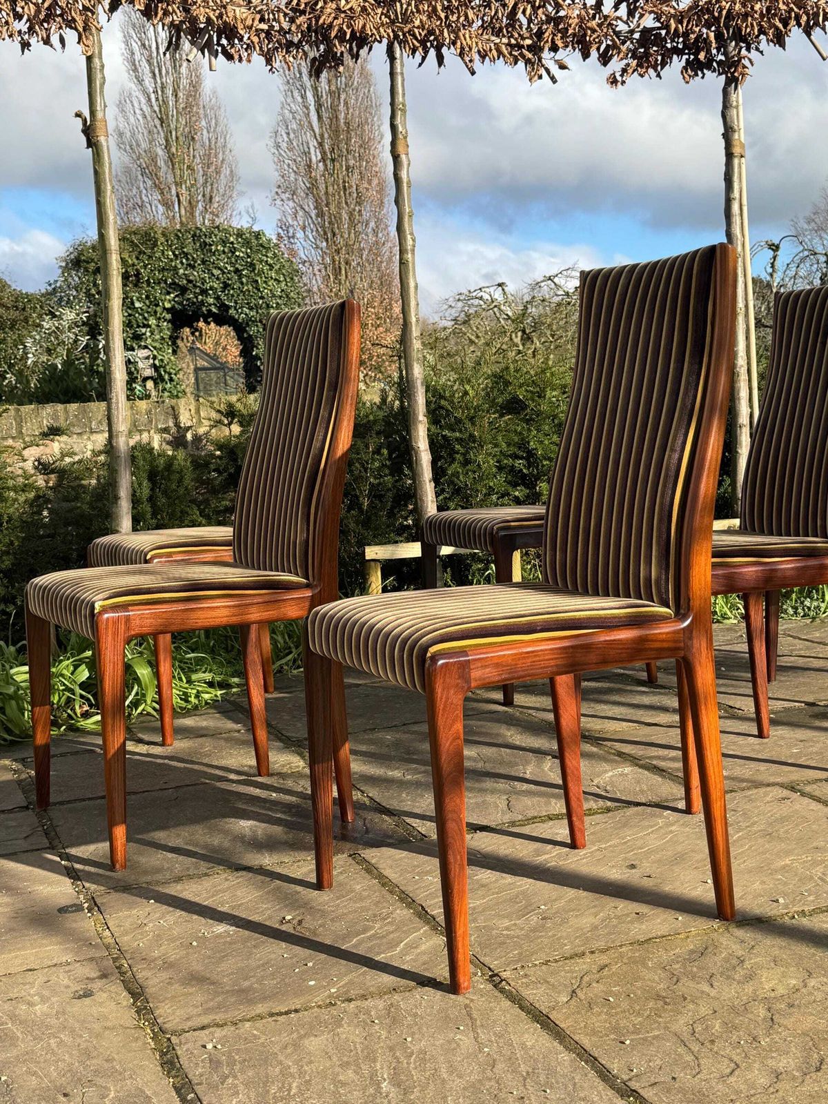 photo vinterior Mid Century Rosewood Hamilton Dining Chairs By Robert Heritage For Archie Shine, Set Of Eight.
