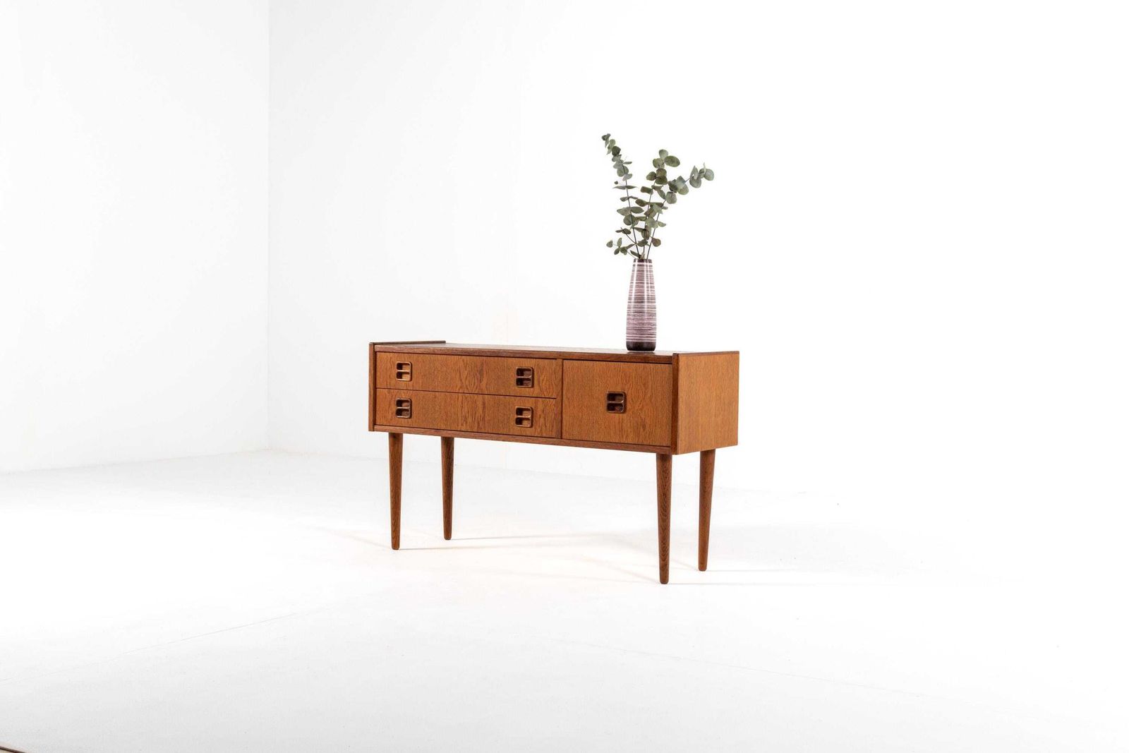 Mid Century Modern Danish Oak Sideboard / Chest Of Drawers 1960s photo furniture