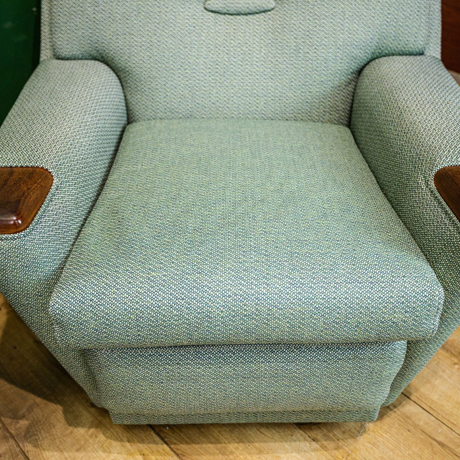 photo furniture Pair Of Mid Century American Style Armchairs
