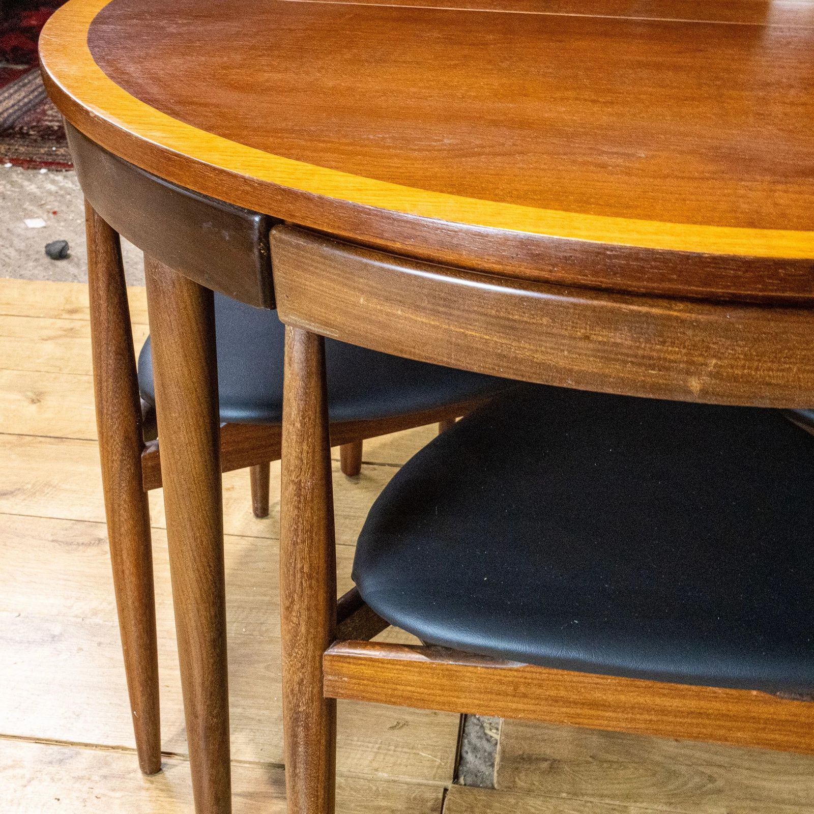 photo furniture Frem Rolje Roundette Crossbanded Teak Dining Table & 4 Chairs