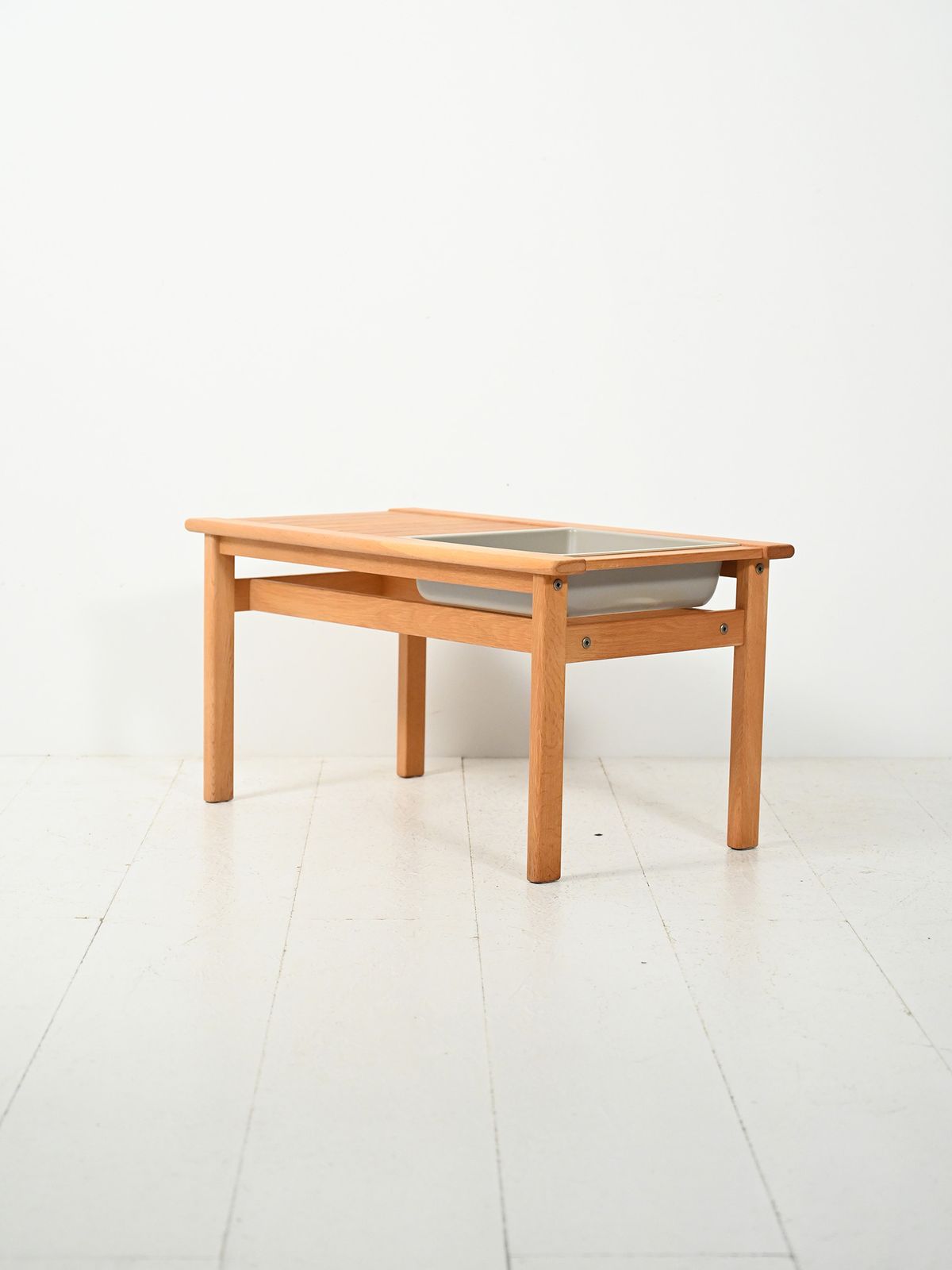 Florida Oak Bench With Flower Holder photo Furniture