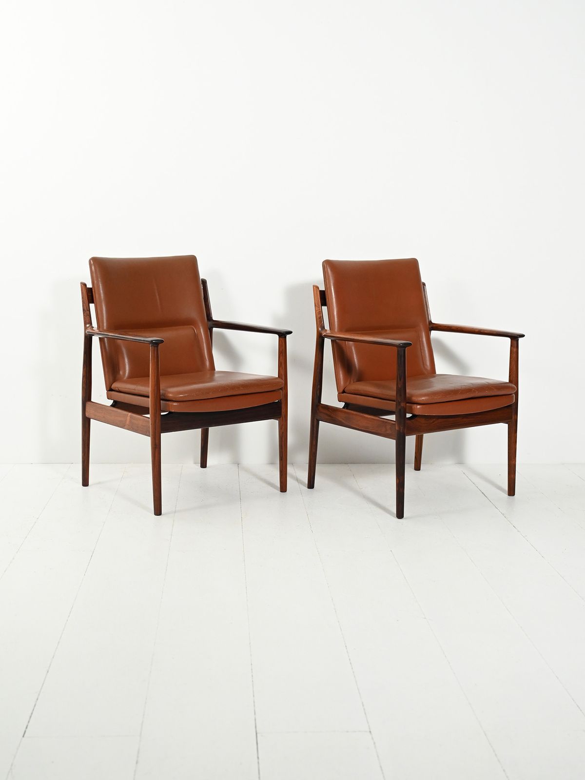 Pair Of “Ark” Armchairs By Arne Vodder In Leather photo Furniture