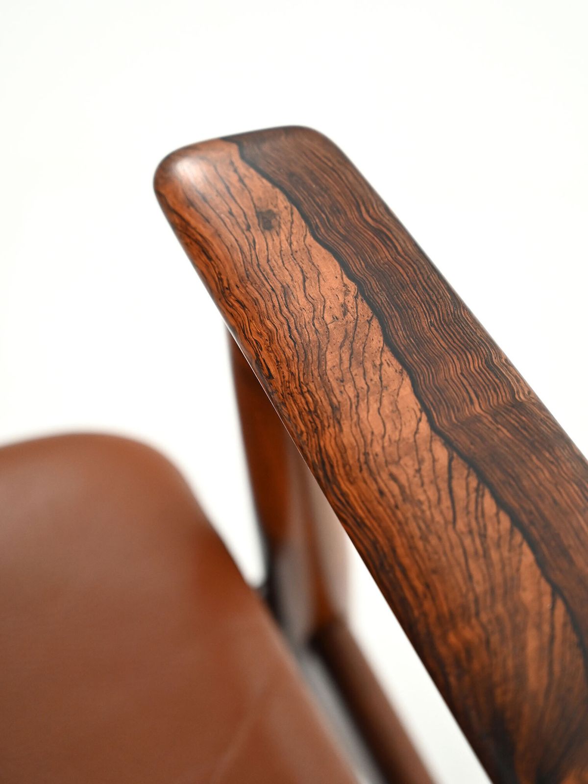 photo furniture Pair Of “Ark” Armchairs By Arne Vodder In Leather