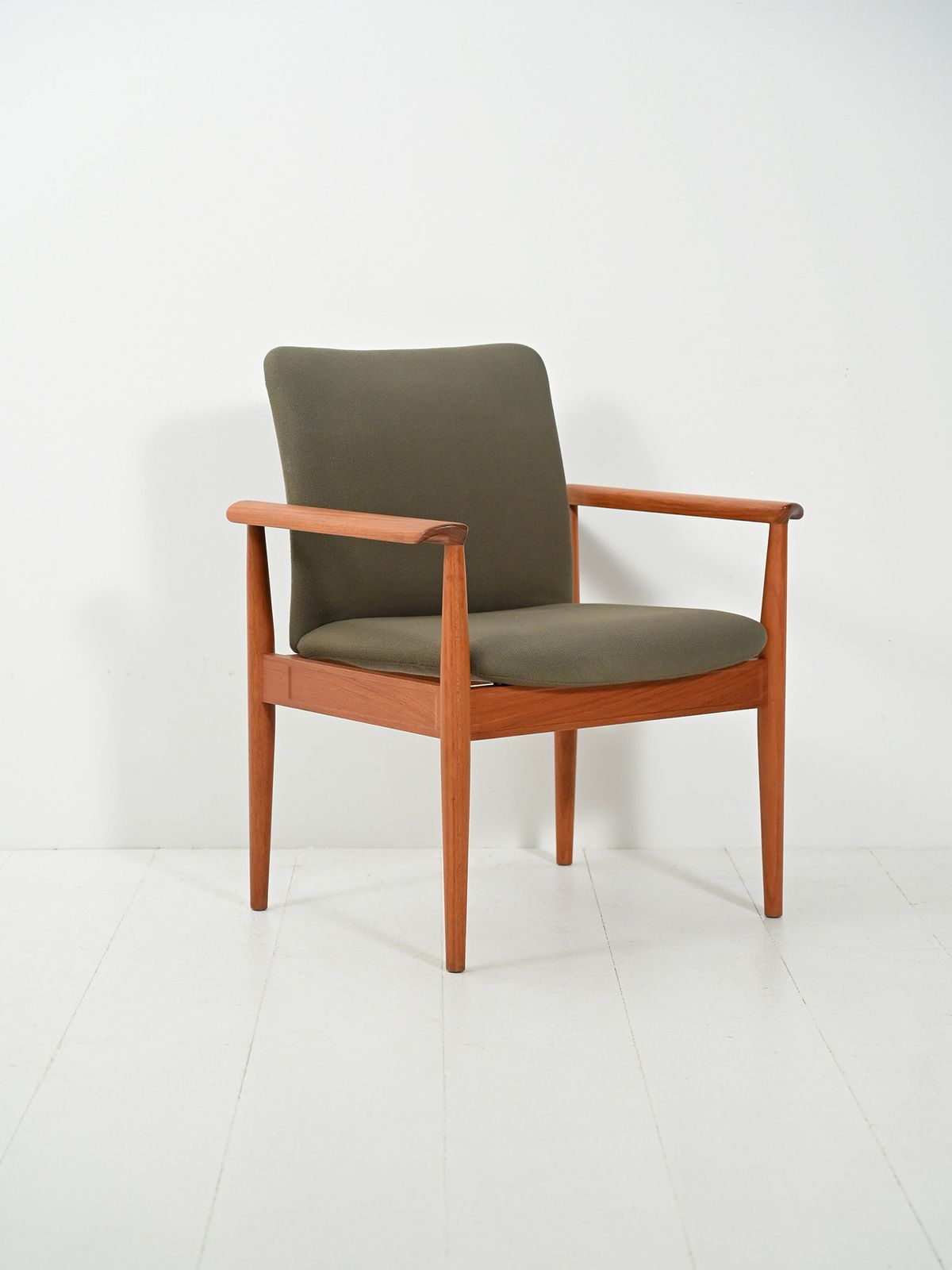 “Diplomat” Armchair By Finn Juhl photo Furniture