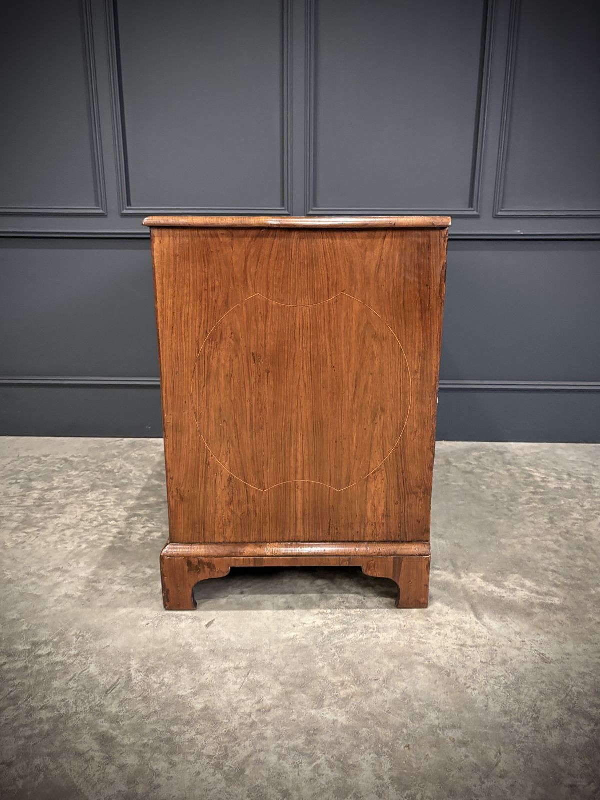 photo vintage William & Mary Inlaid Walnut Chest Of Drawers