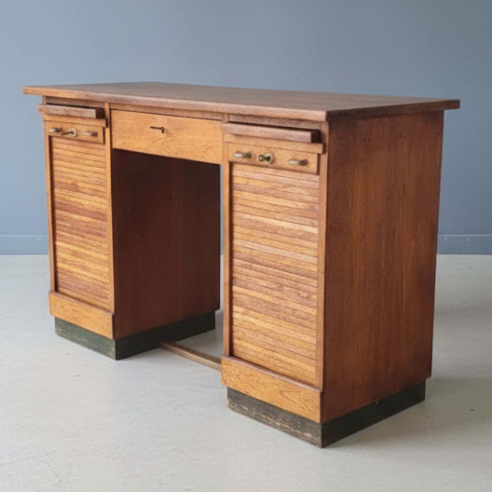 Eiken Rolfront Bureau, Tsjecho Slowakije, Jaren 1930