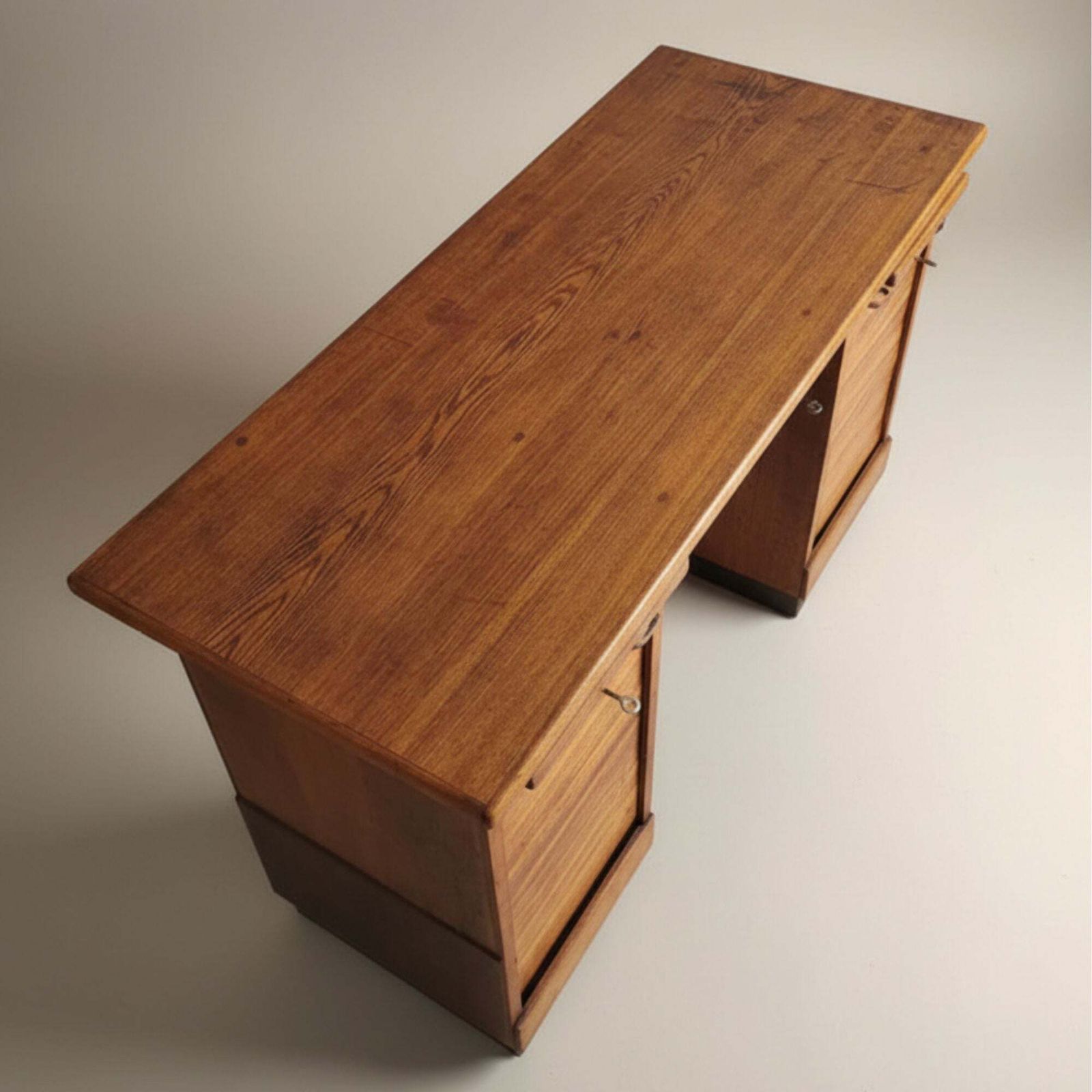 Eiken Rolfront Bureau, Tsjecho Slowakije, Jaren 1930 photo furniture