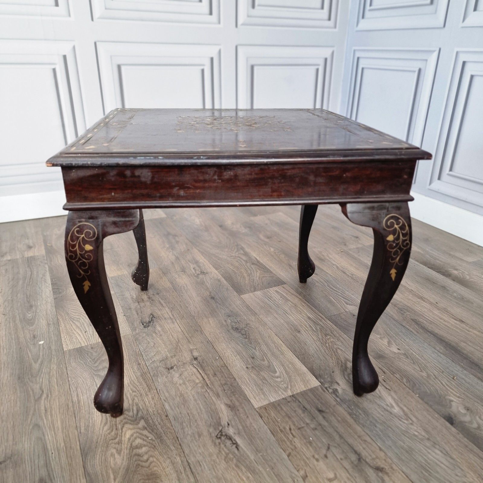 photo vinterior Antique Vintage Coffee Table Brass Inlaid Floral Decorative Queen Anne Wooden