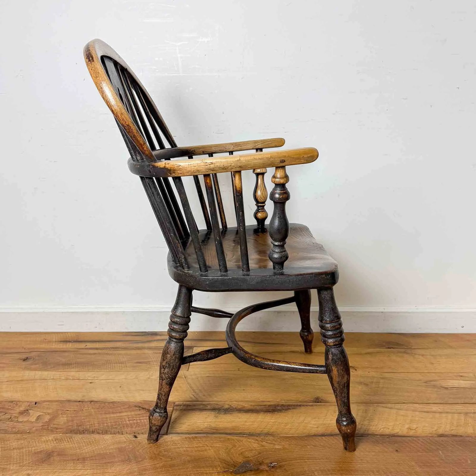 Antique Windsor Chair, Lovely Timeworn Patina photo vintage