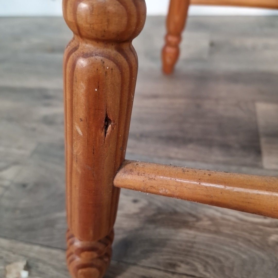 photo vintage Vintage Pine Dining Chair Solid Wood Spindle Back Farmhouse Style Retro