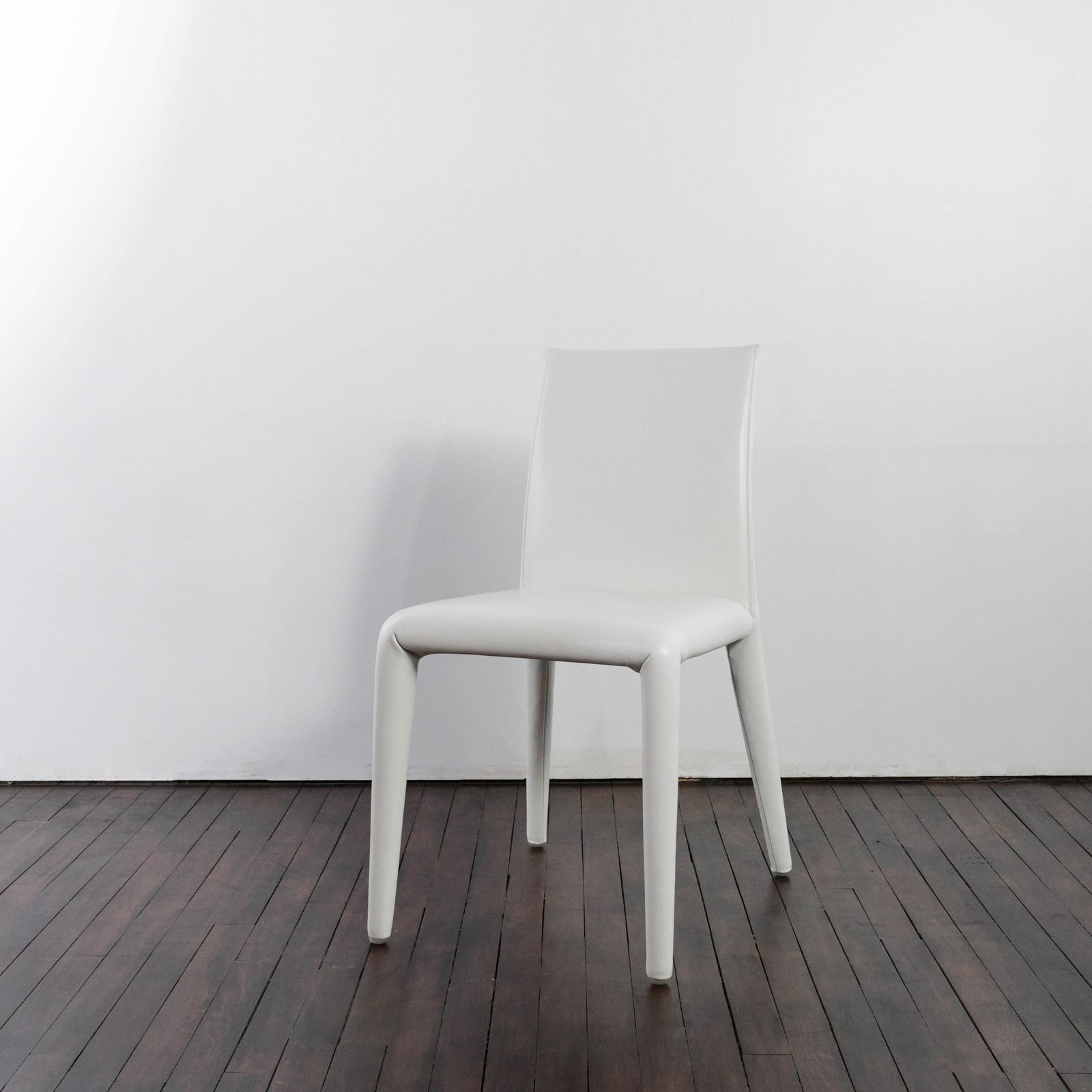 Set Of 4 Vol Au Vent Chairs In White Leather Designed By Mario Bellini For B&B Italia photo vinterior