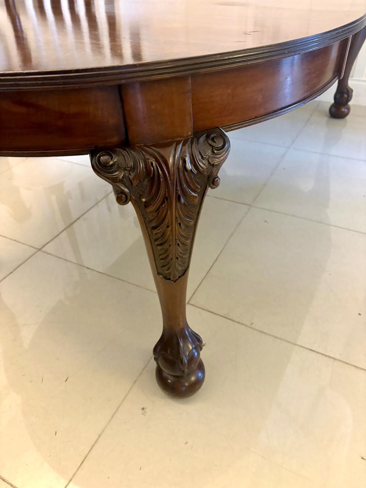 photo vinterior Antique Quality 19th Century 10 Seater Figured Mahogany Extending Dining Table With Carved Claw And Ball Legs