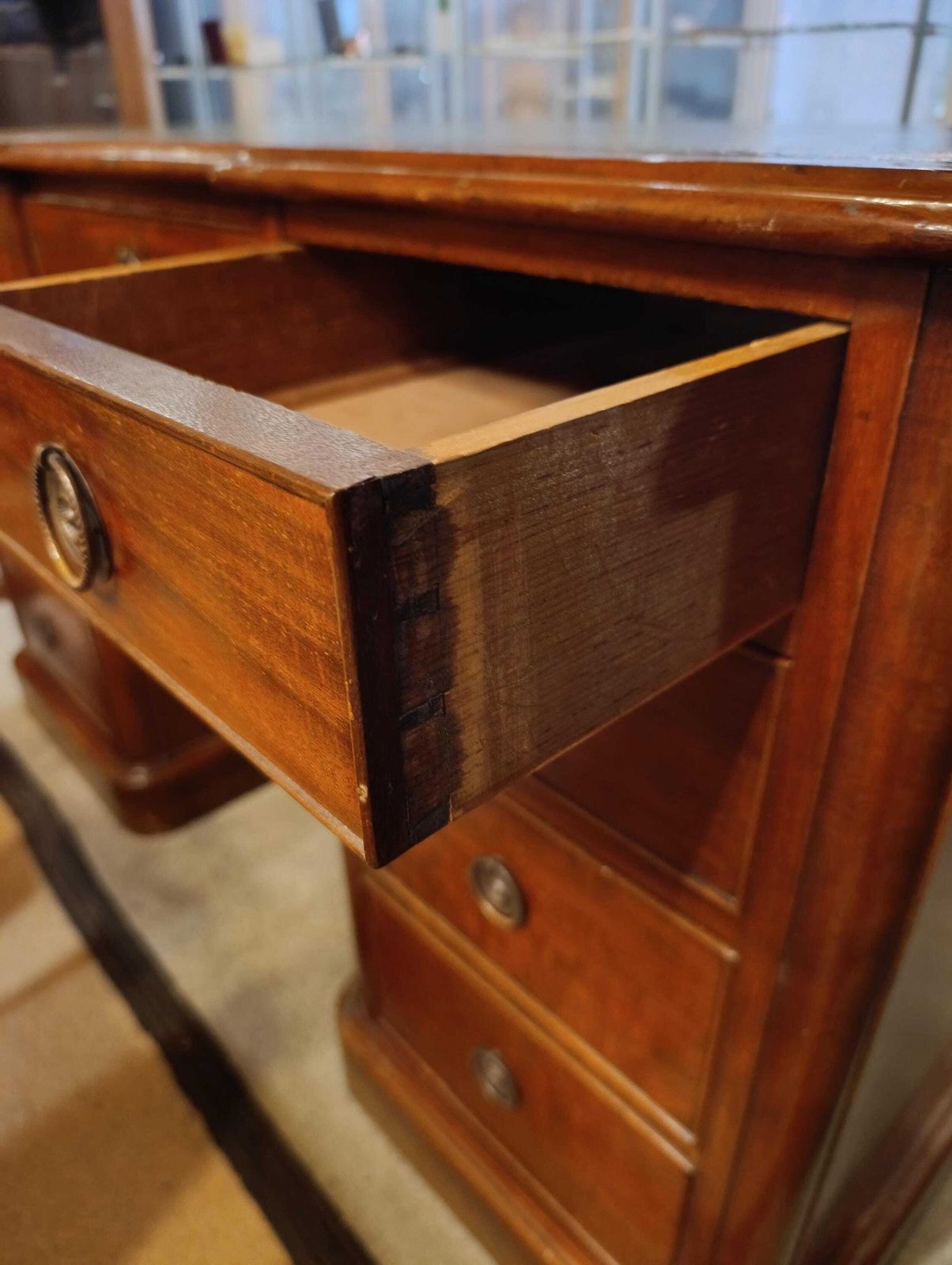 photo furniture Victorian Mahogany Pedestal Desk With Green Tooled Leather Top